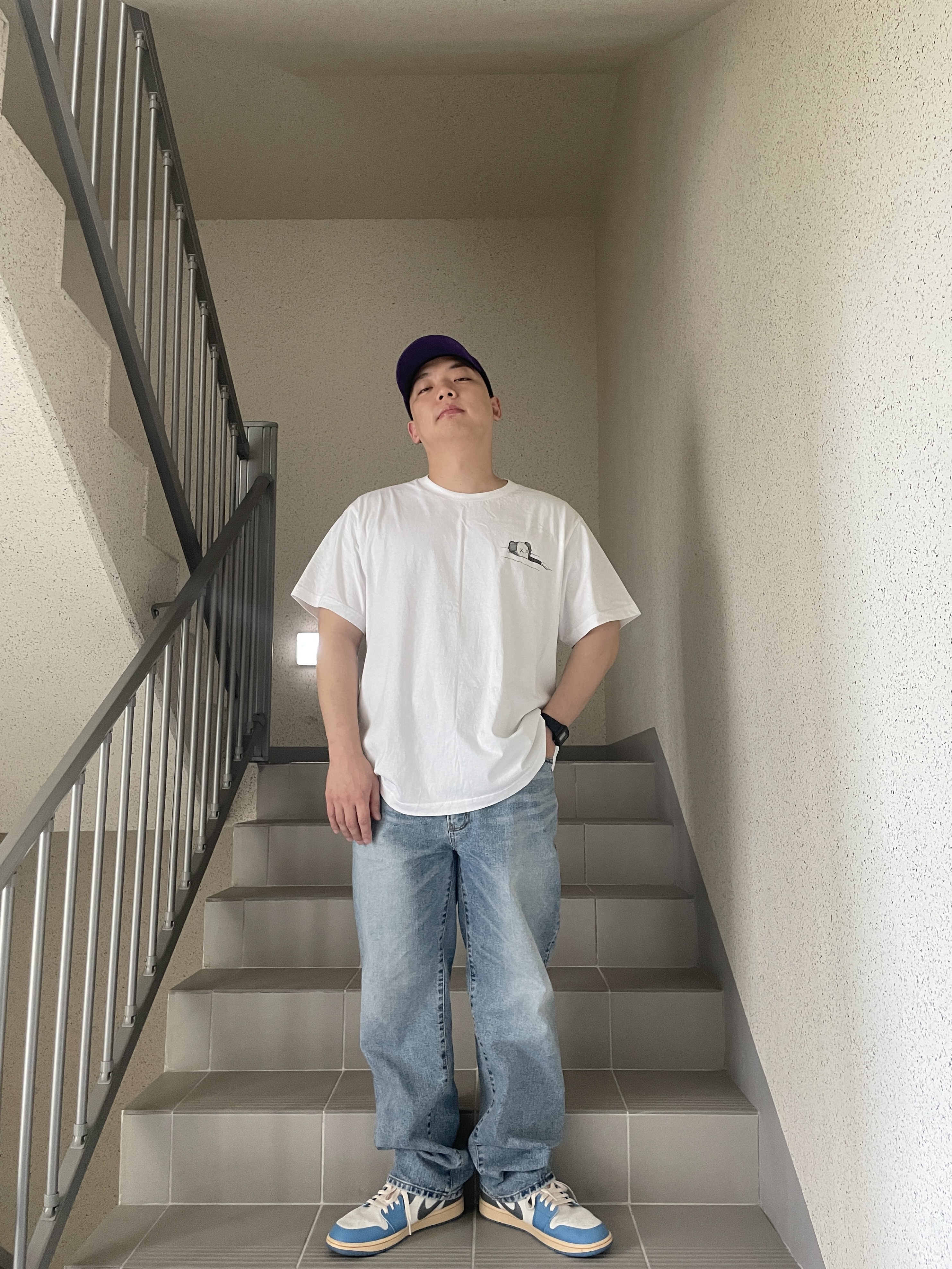 Jordan 1 Low SE Tokyo 96, Uniqlo UT x Kaws Short Sleeve Graphic T-Shirt White 착용 스타일 - 5