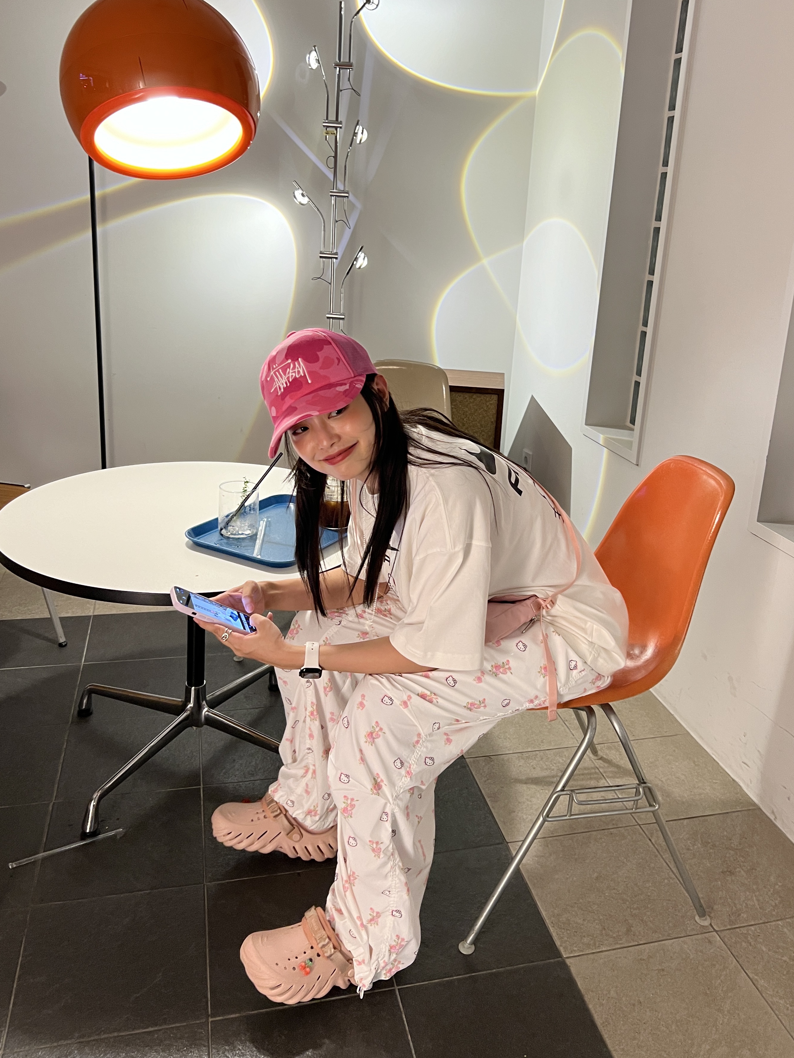 Stussy x BAPE Trucker Cap Pink, Nike x Hello Kitty NRG Air T-Shirt White - Asia 착용 스타일 - 2