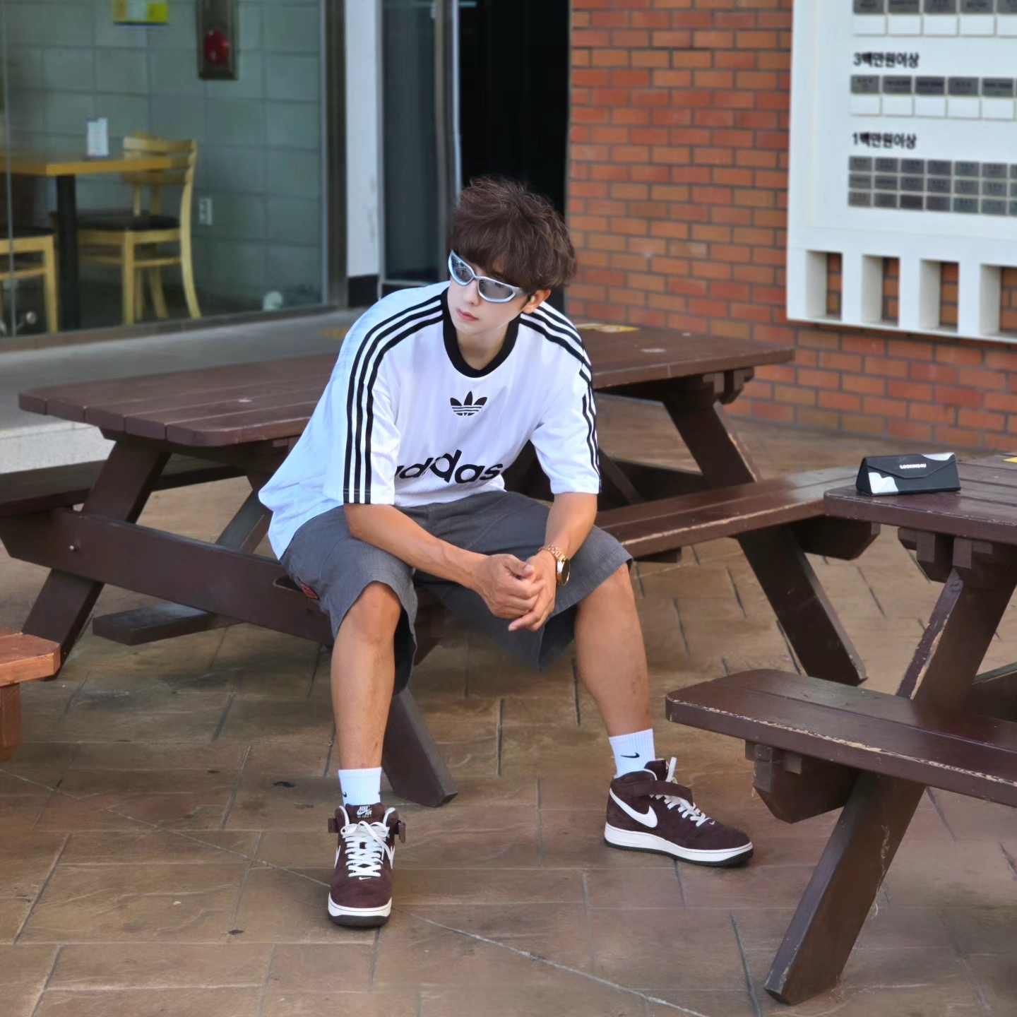 Adidas Adicolor T-Shirt White Black - KR Sizing, Adidas Adicolor T-Shirt White - US Sizing 착용 스타일 - 2