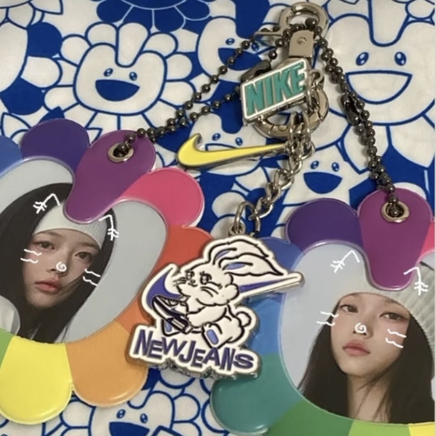 Nike x Newjeans Nike Gangnam Opening Anniversary Keyring Multicolor 착용 스타일