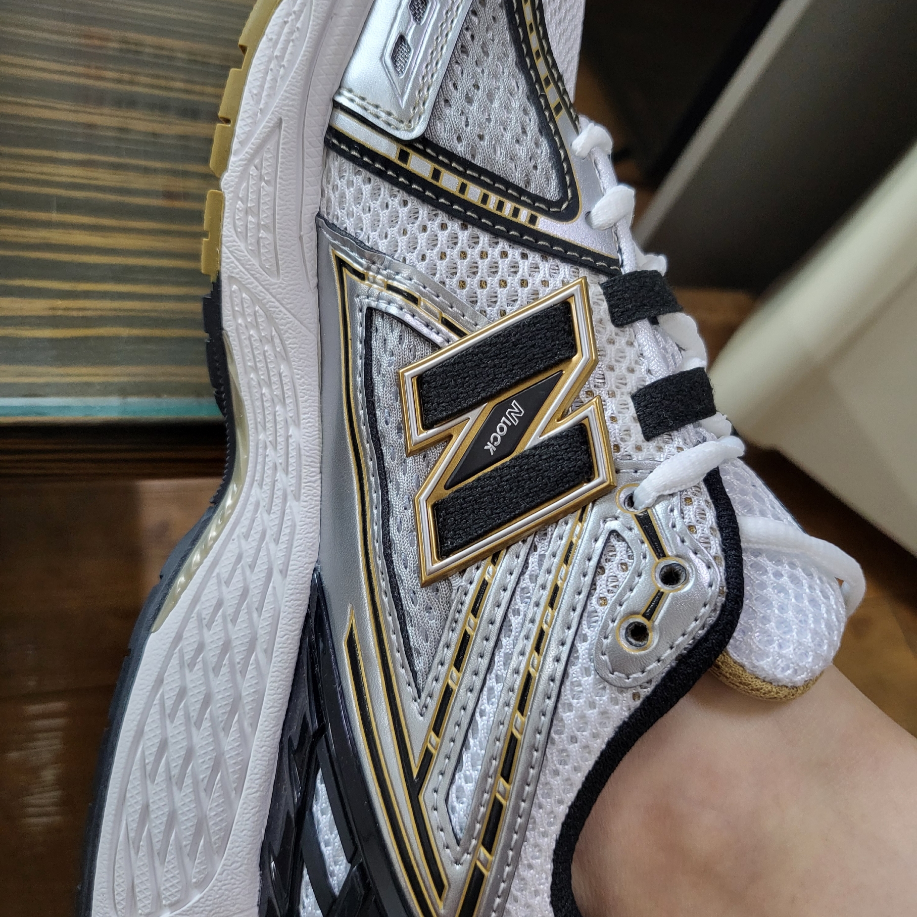 New Balance 1906R White Gold 착용 스타일