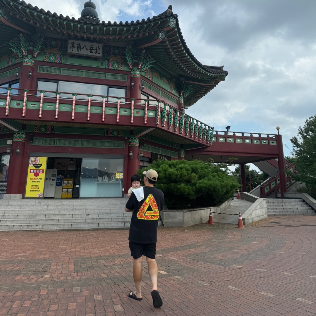 Palace Heat Sensi T-Shirt Black - 24SS 착용 스타일