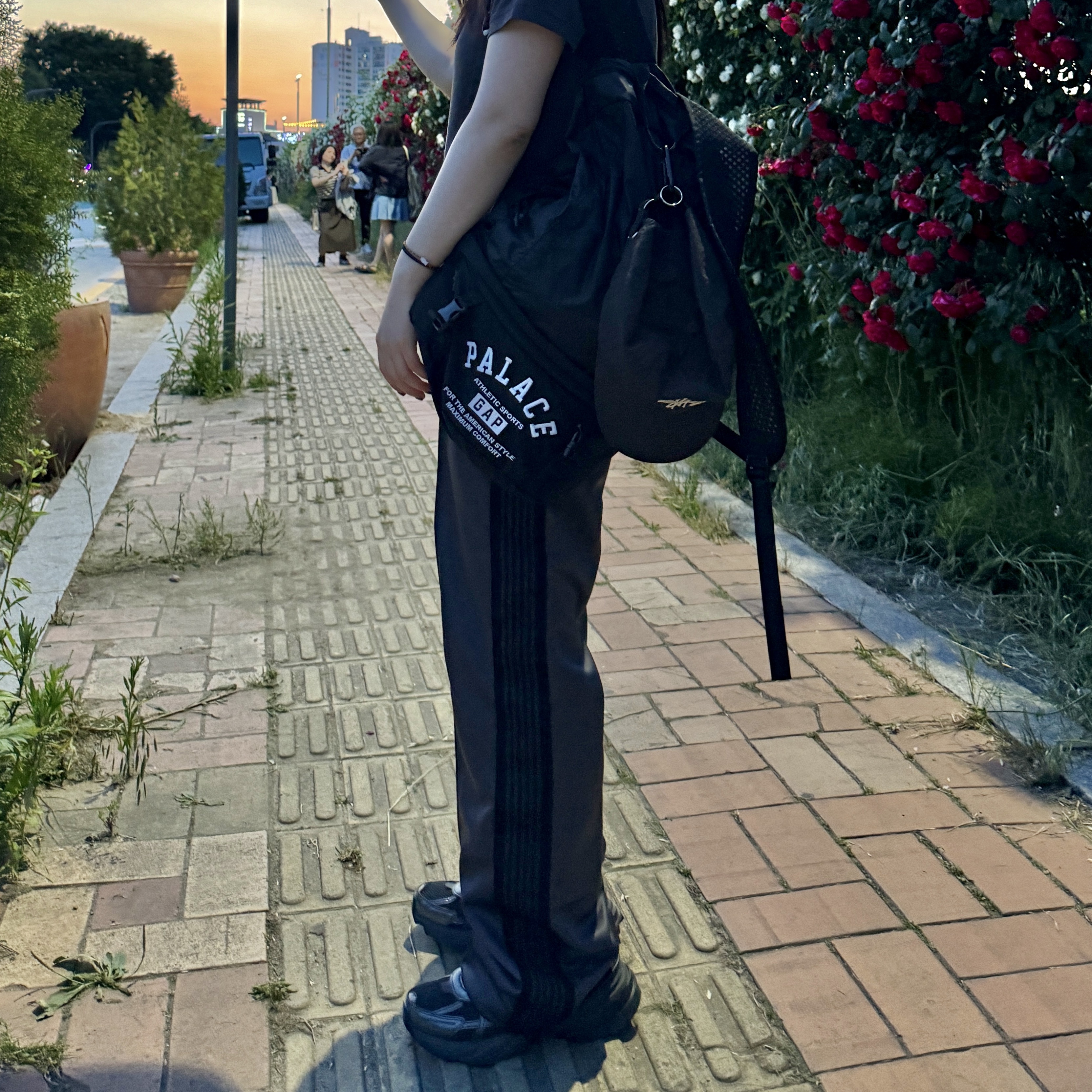 Nike V2K Run Black Anthracite, Palace x Gap Backpack Black - 24SS 착용 스타일 - 3
