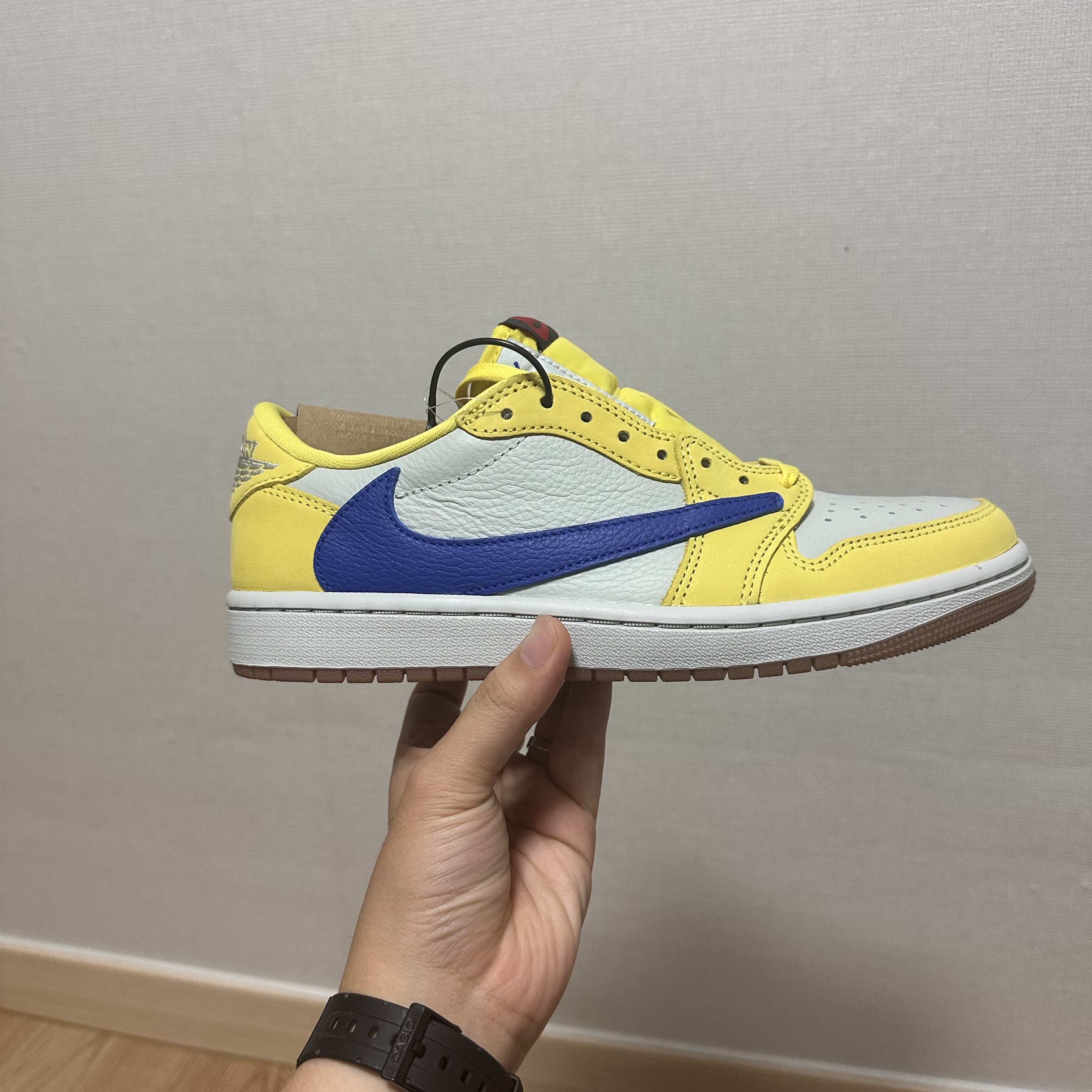 (W) Jordan 1 x Travis Scott Retro Low OG SP Canary 착용 스타일
