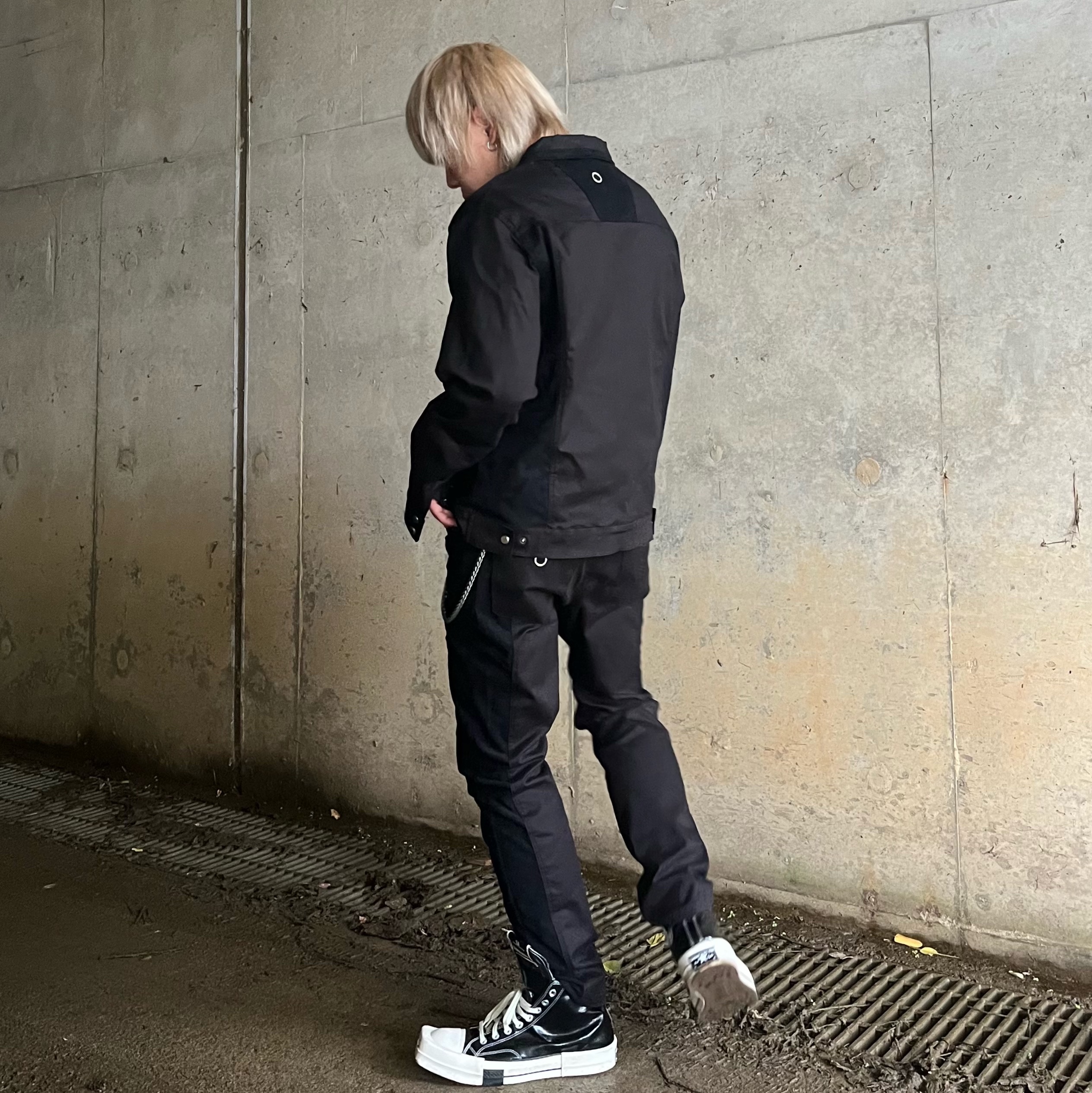 Converse x Drkshdw Turbodrk Chuck 70 Hi Black Lacquered Denim 착용 스타일 - 2