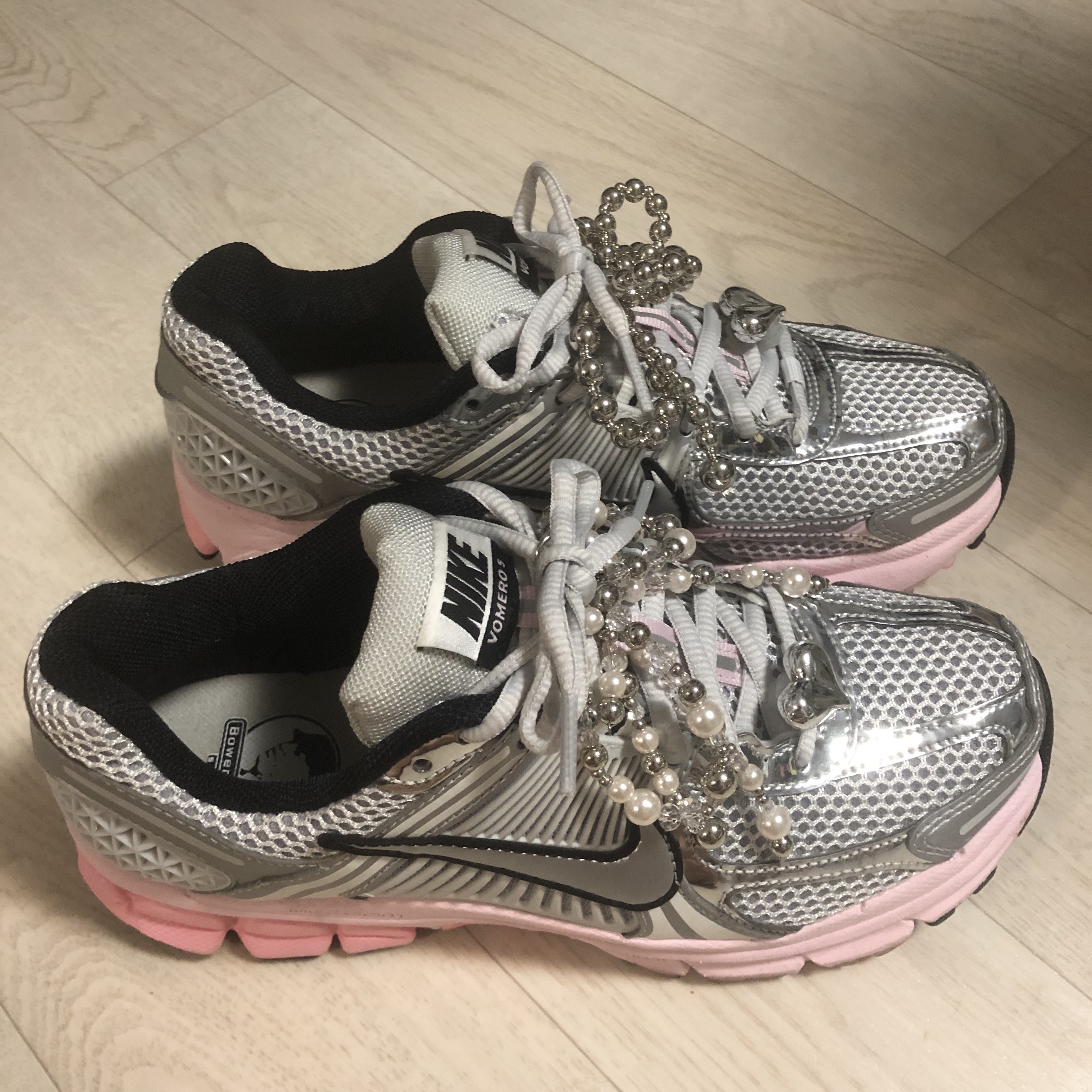 (W) Nike Zoom Vomero 5 Photon Dust Pink Foam 착용 스타일 - 1