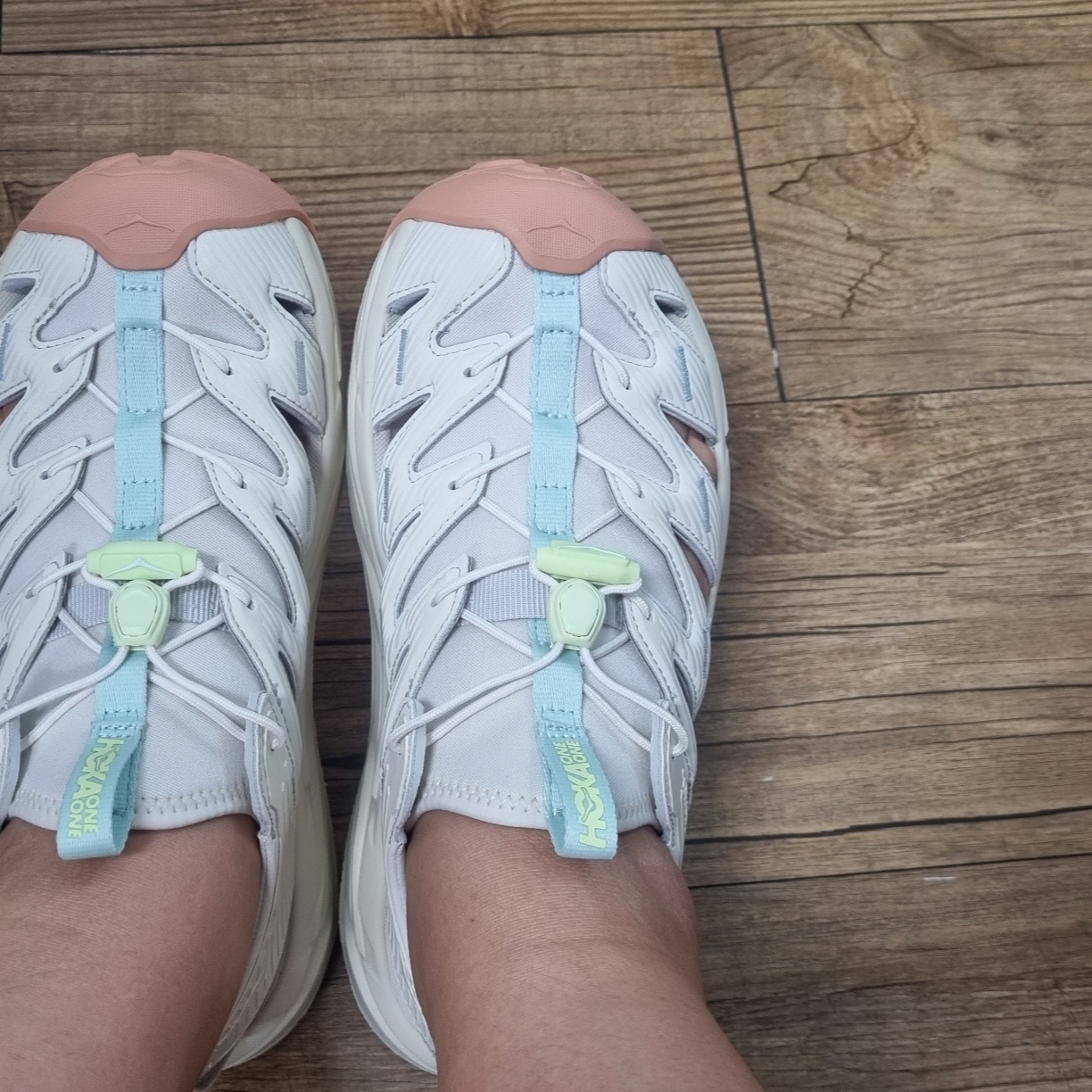 Hoka Hopara Vanilla 착용 스타일