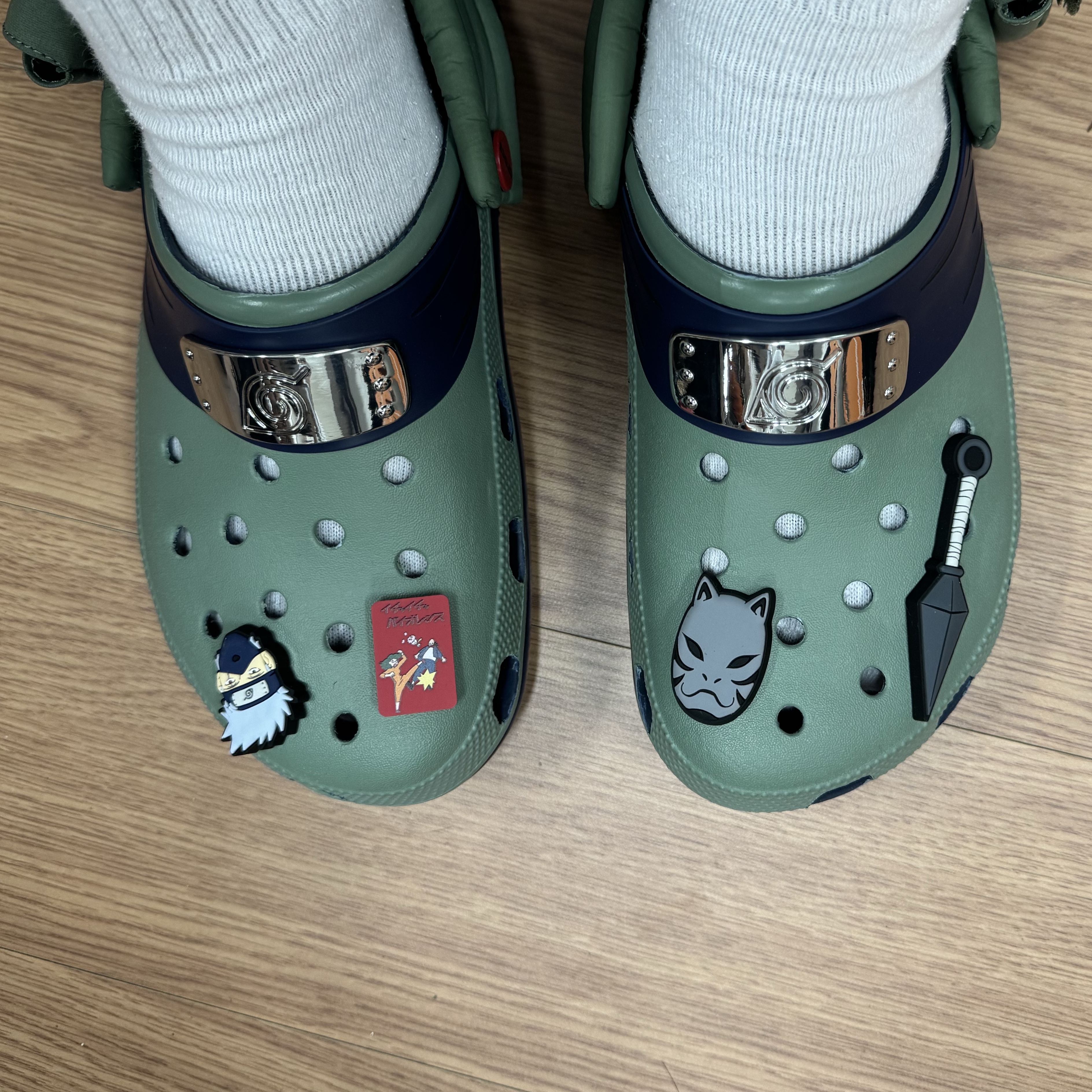 Crocs x Naruto Classic Clog Kakashi 착용 스타일 - 3