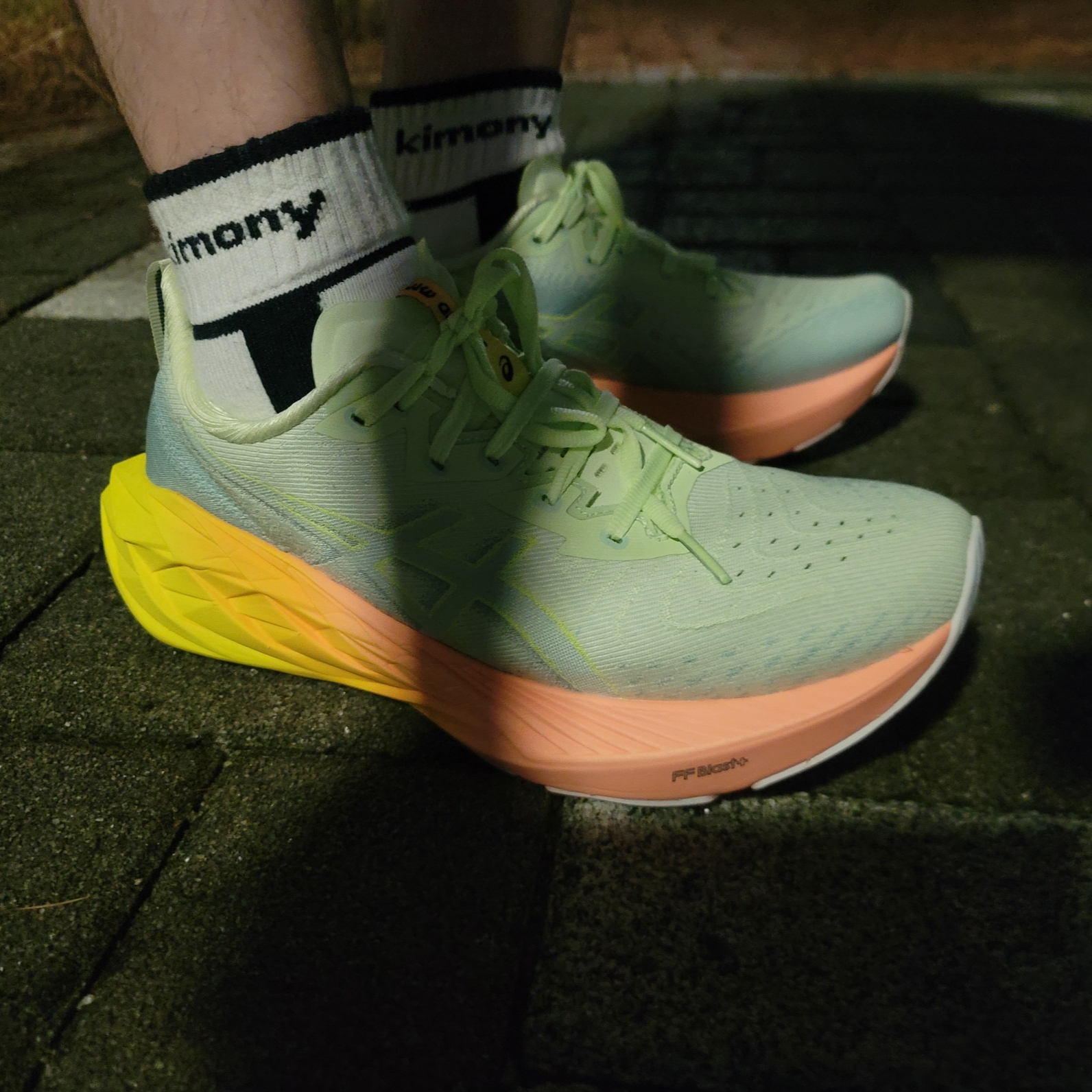 Asics Novablast 4 Cool Matcha Safety Yellow 착용 스타일
