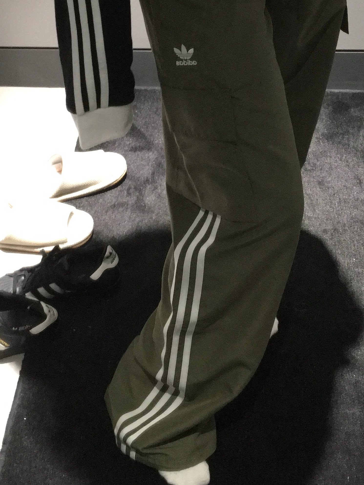 Adidas Superstar Core Black White, Adidas Adicolor Classic 3-Stripes Long Sleeve T-Shirt Black - KR Sizing 착용 스타일 - 1