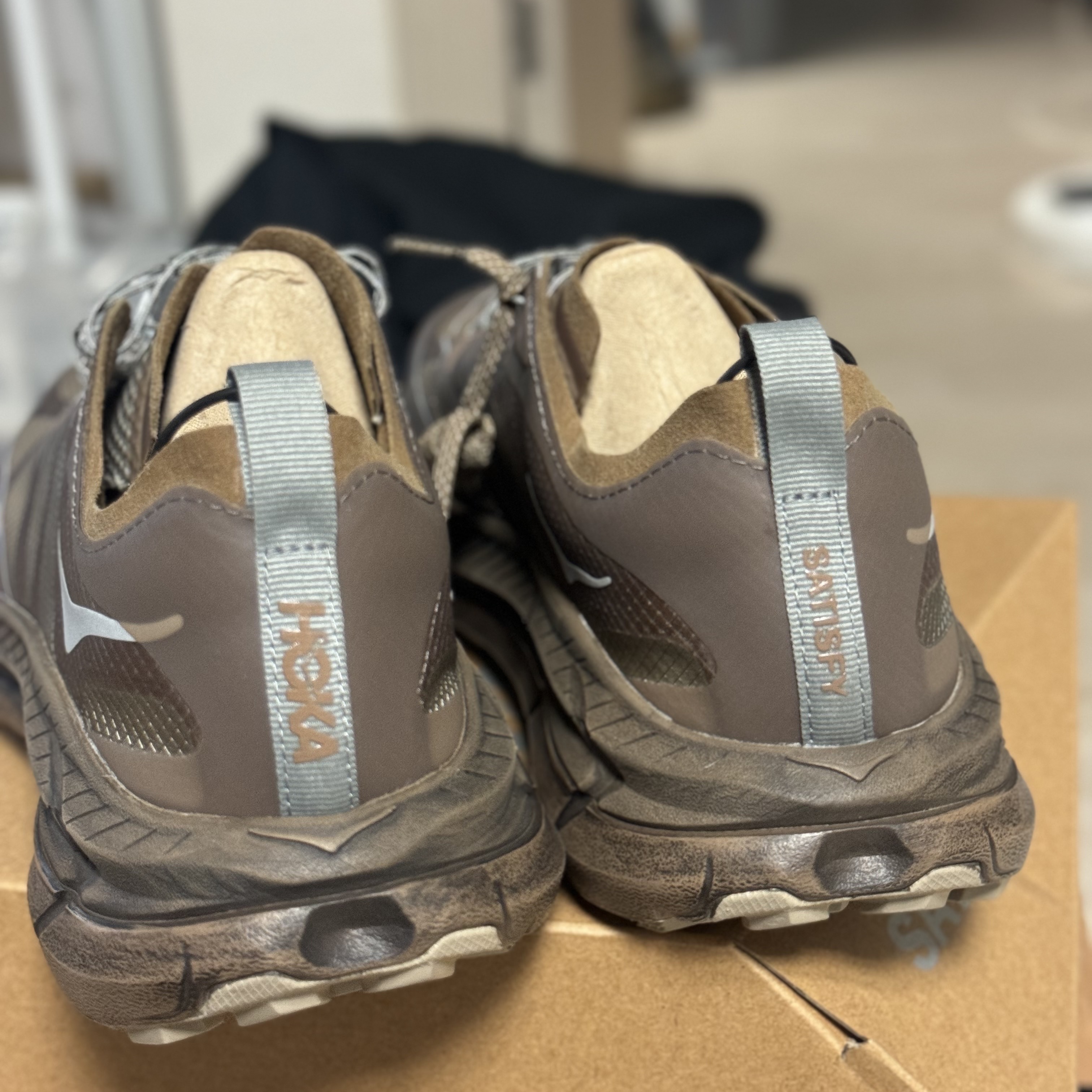 Hoka x Satisfy Mafate Speed 4 Lite Rubber 착용 스타일 - 3