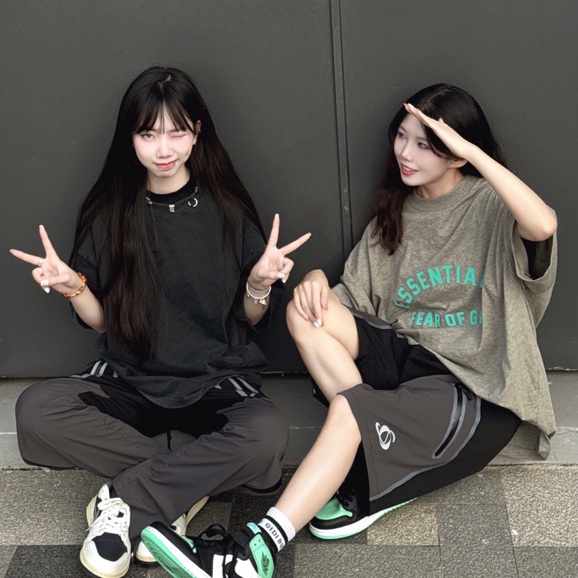 Essentials Heavy Jersey Crewneck T-Shirt Dark Heather Oatmeal - 24SS 착용 스타일