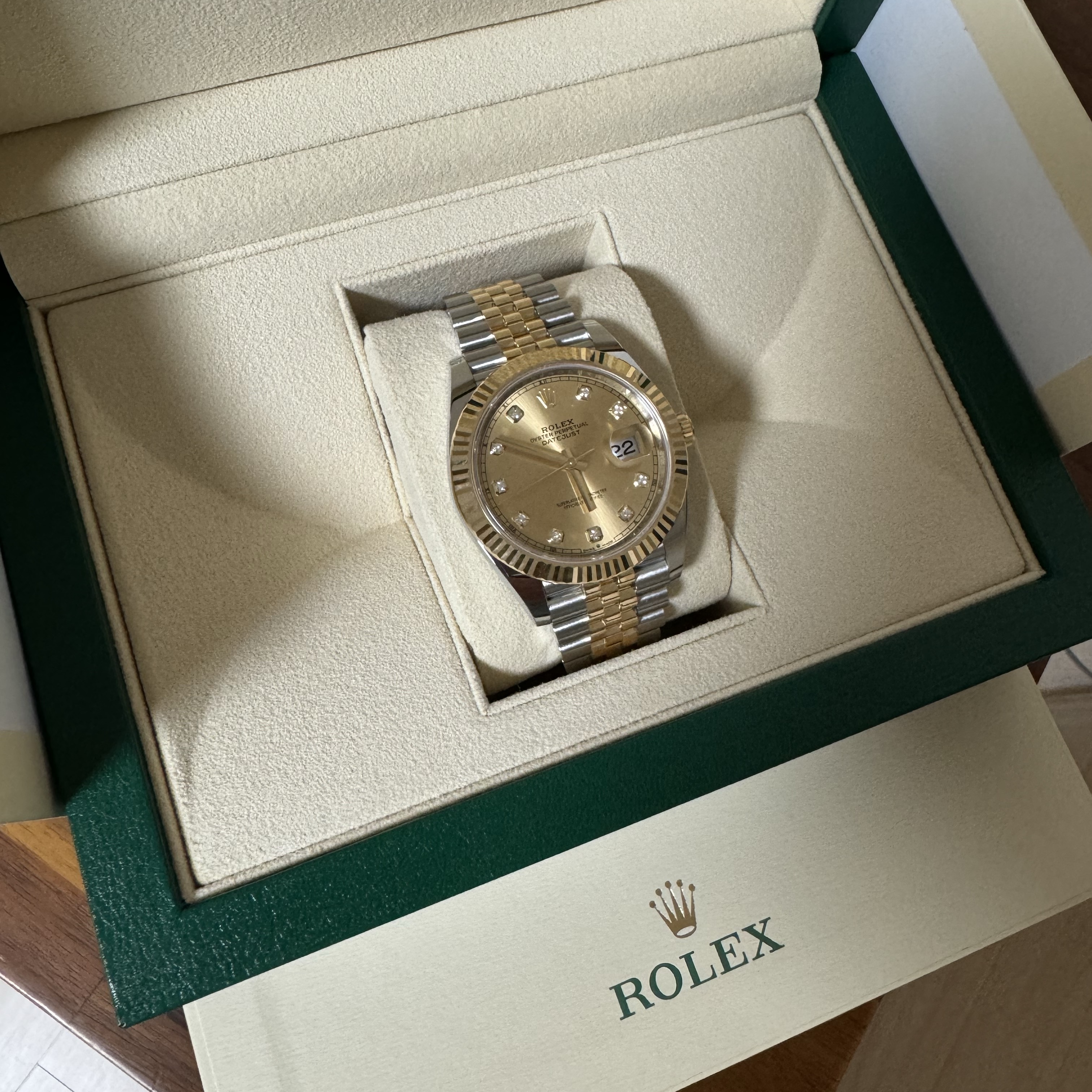 Rolex Datejust 41mm 126333 Champagne Diamond-Set Jubilee 착용 스타일