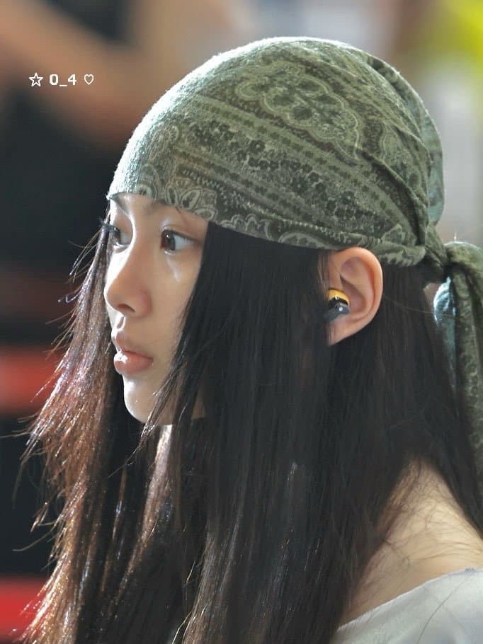 Nothing Ear (a) Yellow, Nothing Ear (a) White 착용 스타일
