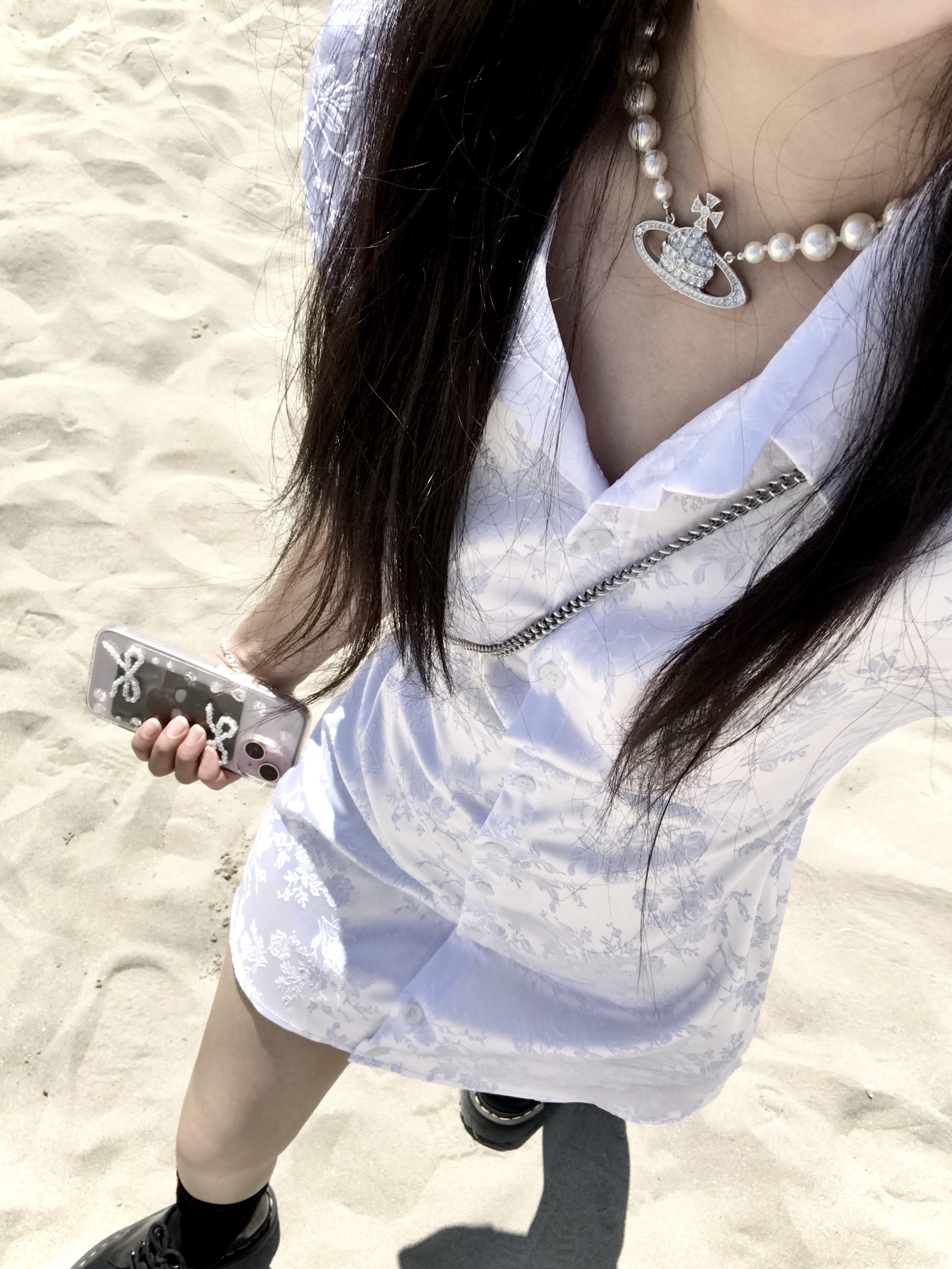 Vivienne Westwood One Row Pearl Bas Relief Choker Silver 착용 스타일