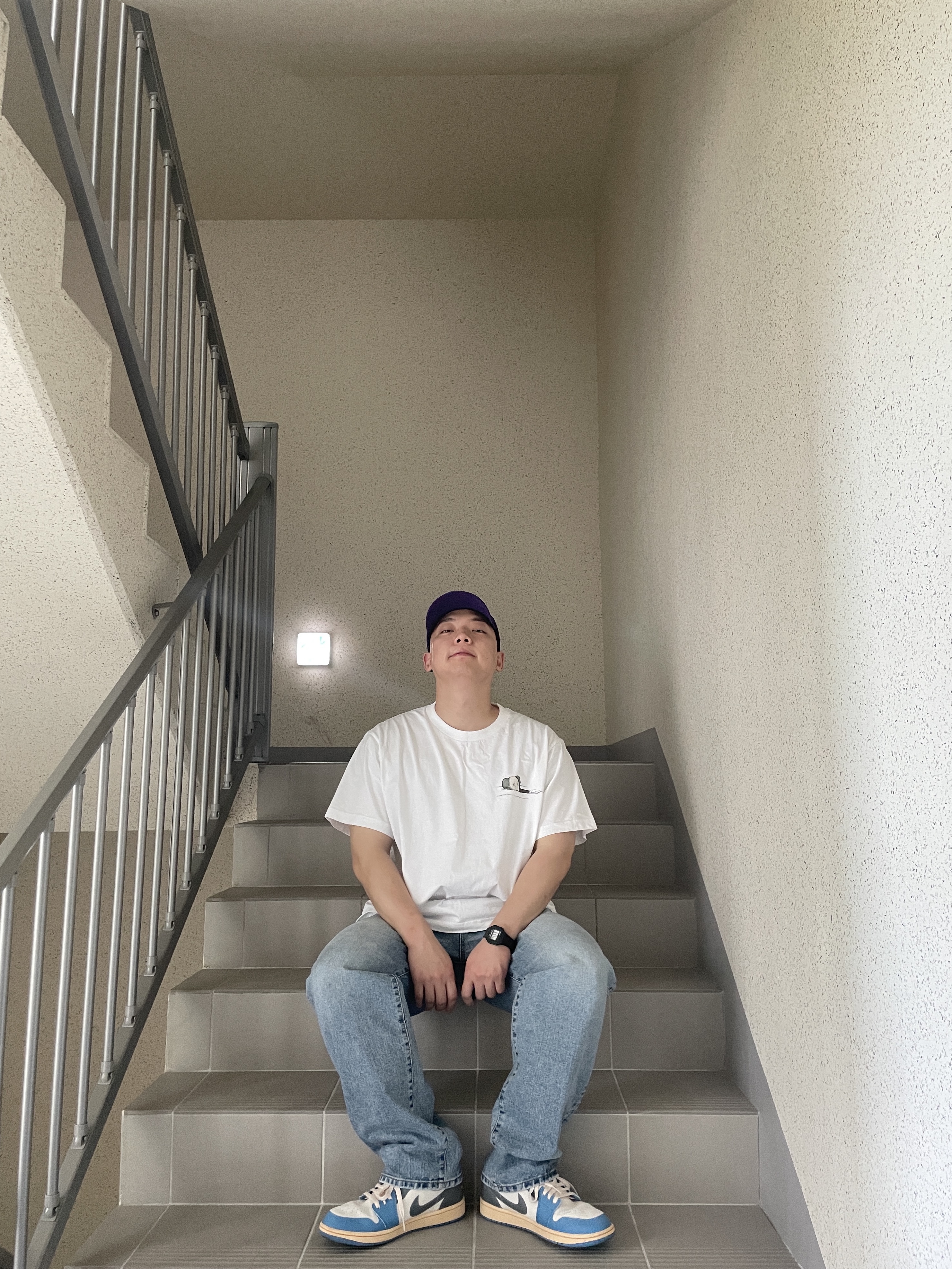 Jordan 1 Low SE Tokyo 96, Uniqlo UT x Kaws Short Sleeve Graphic T-Shirt White 착용 스타일 - 6