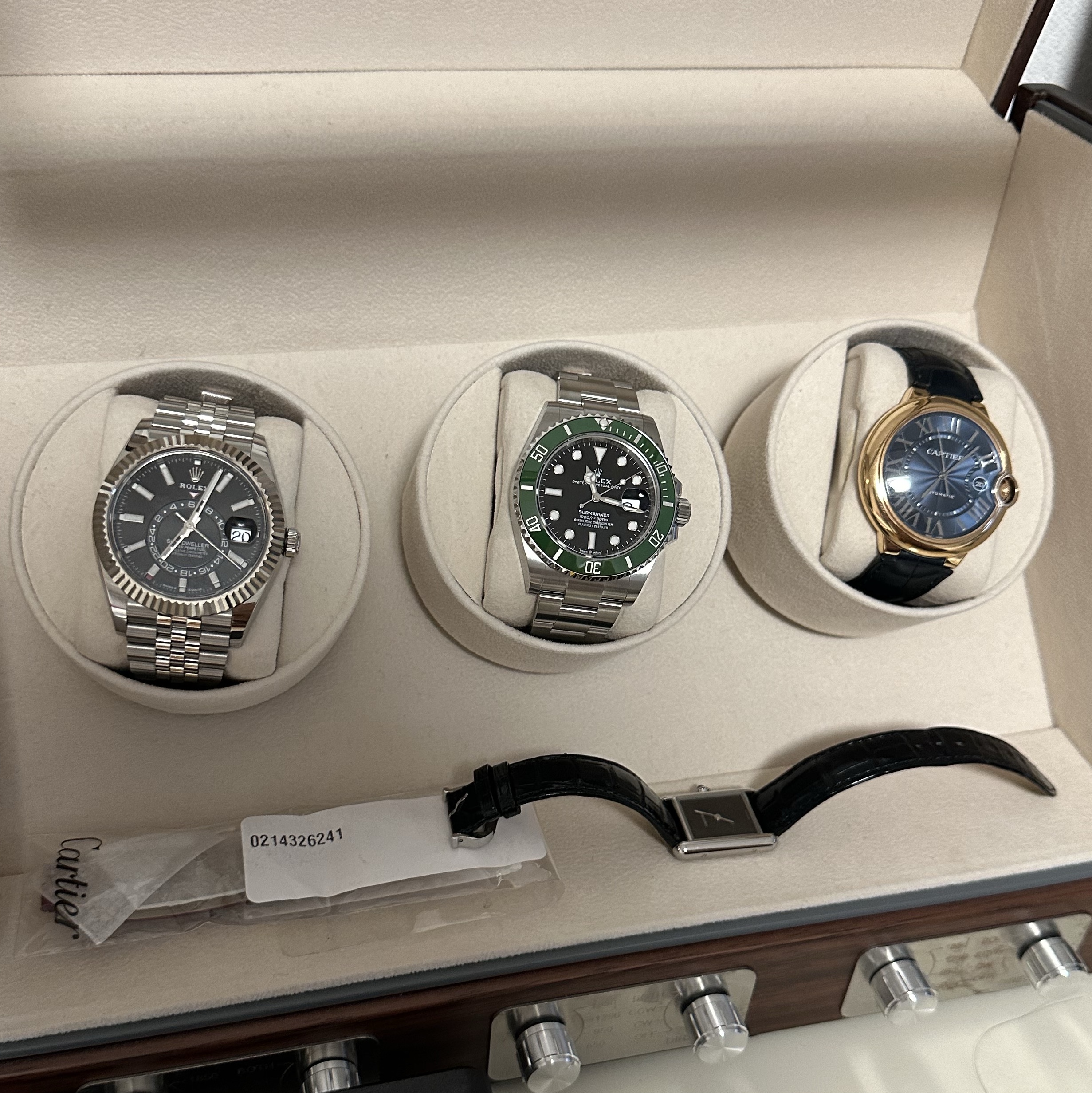 Rolex Submariner Date 41mm 126610LV Black Oyster, Rolex Sky-Dweller 42mm 336934 Bright Black Jubilee 착용 스타일 - 7