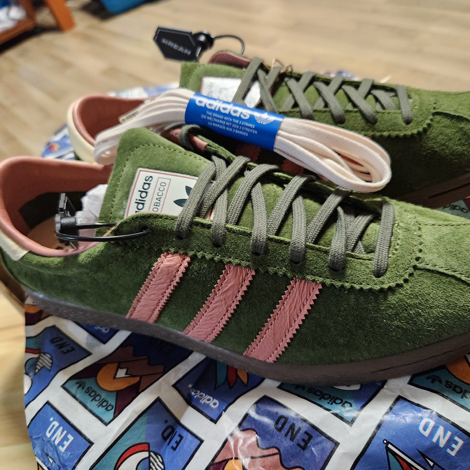 Adidas x END. Tobacco Flyfishing Wild Pine Gum 착용 스타일