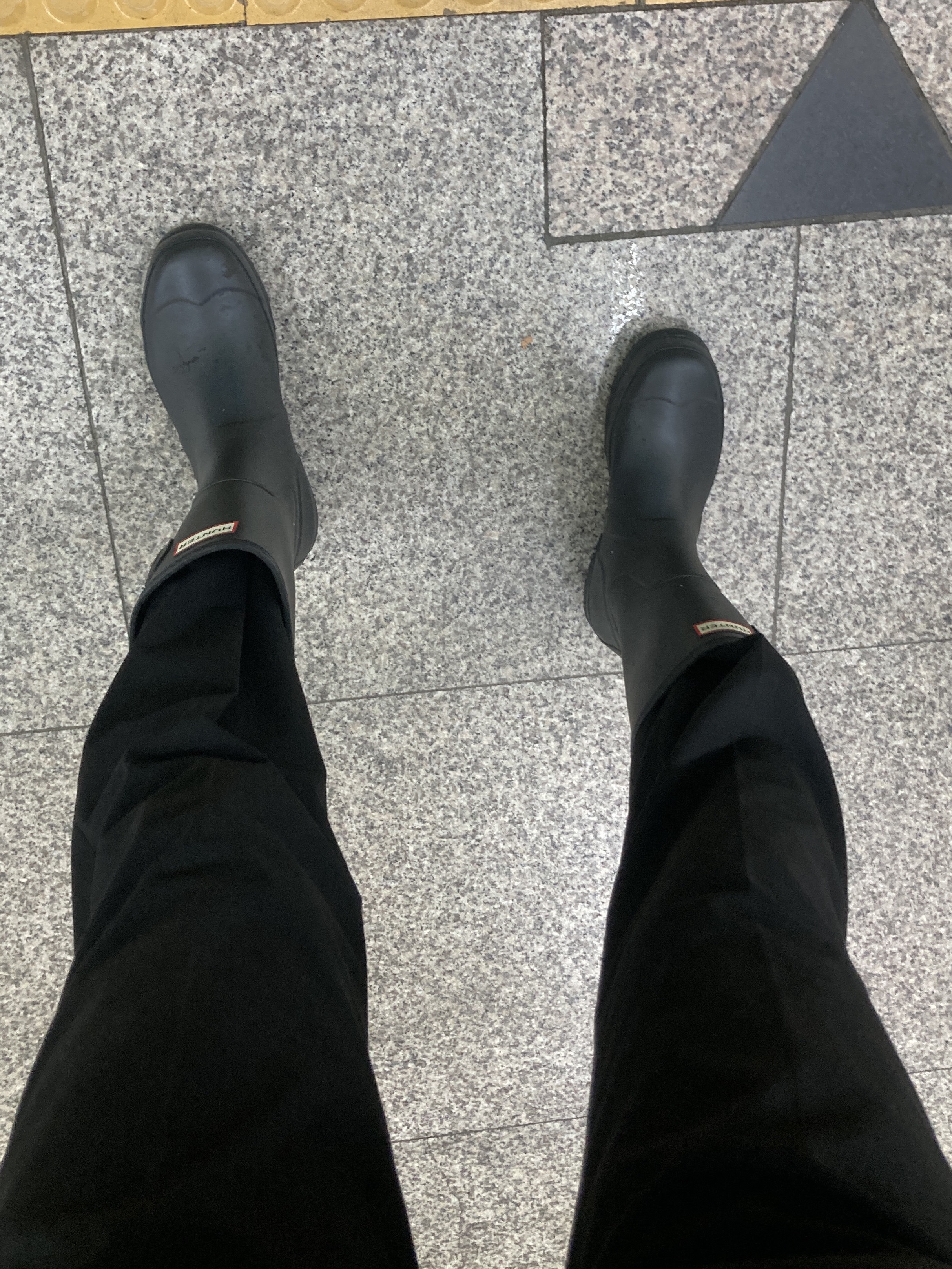 (W) Hunter Original Tall Rain Boots Black 착용 스타일