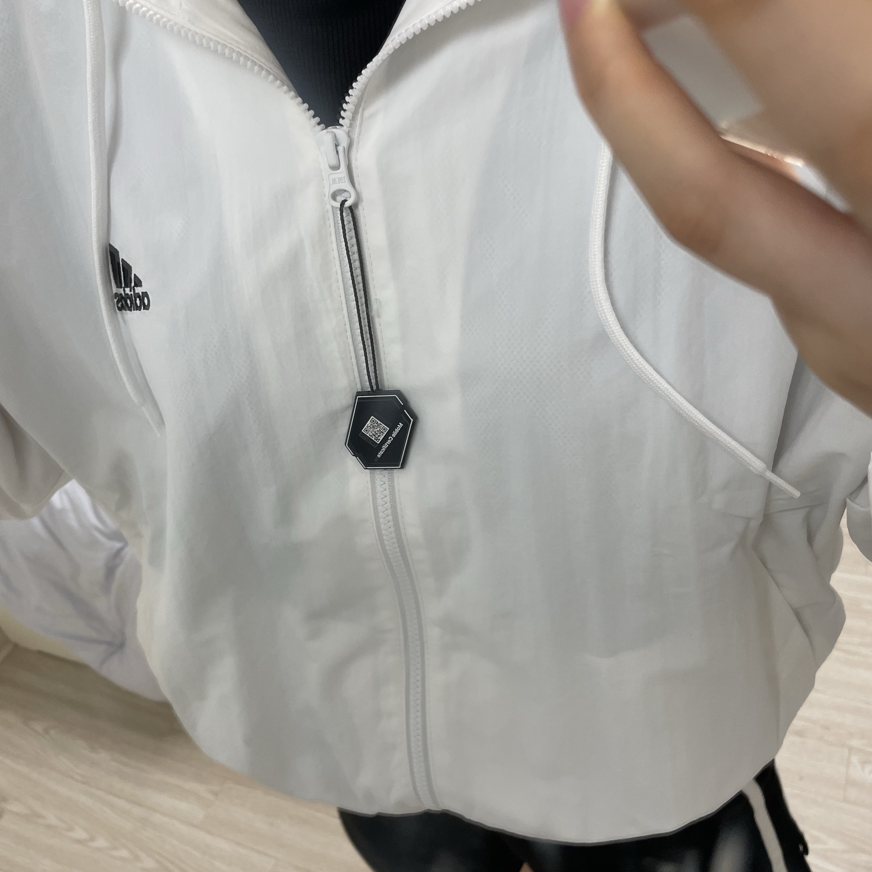 (W) Adidas Essential 3-Stripes Woven Windbreaker Jacket White - US Sizing 착용 스타일