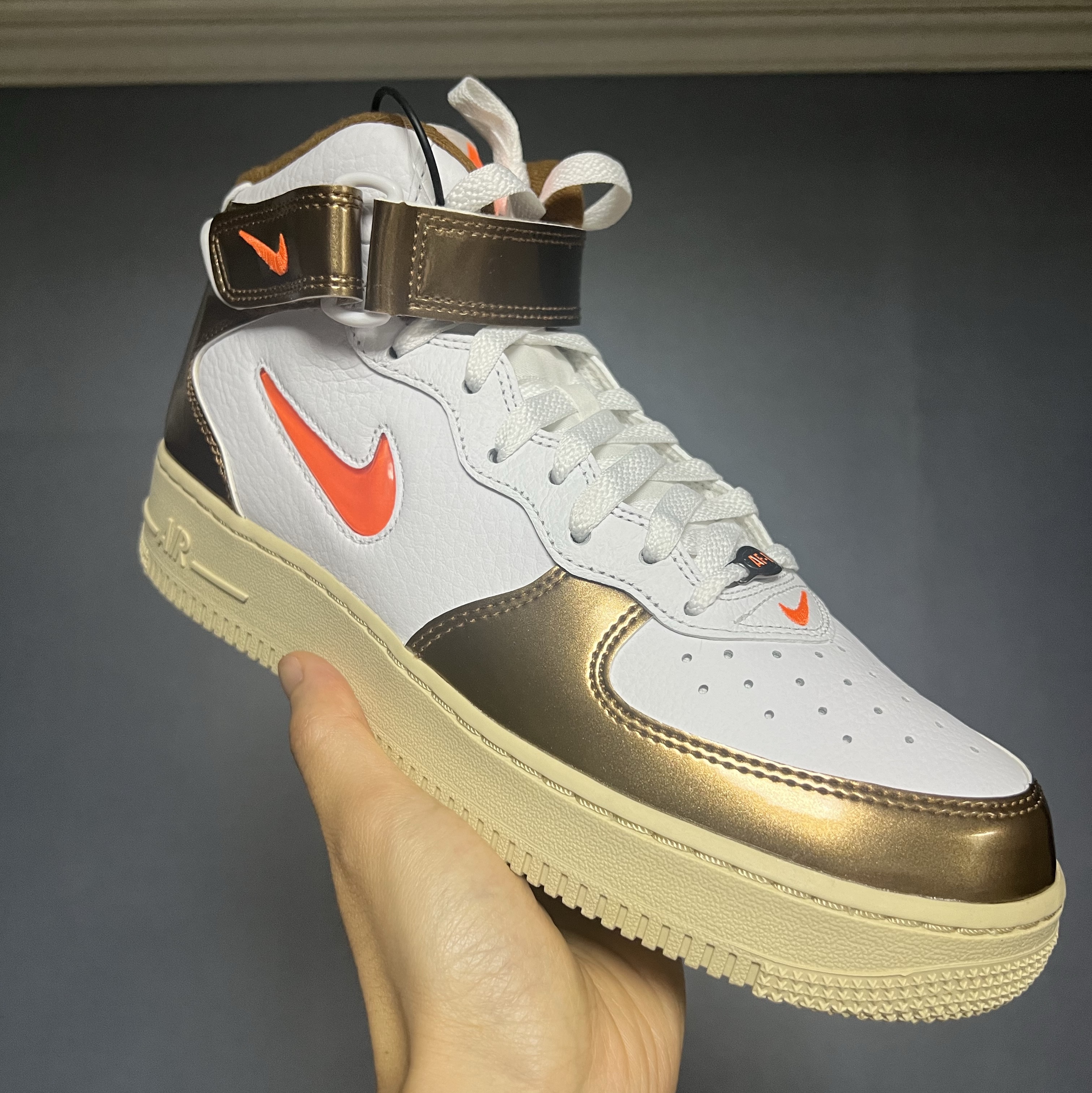 Nike Air Force 1 Mid QS Ale Brown 착용 스타일