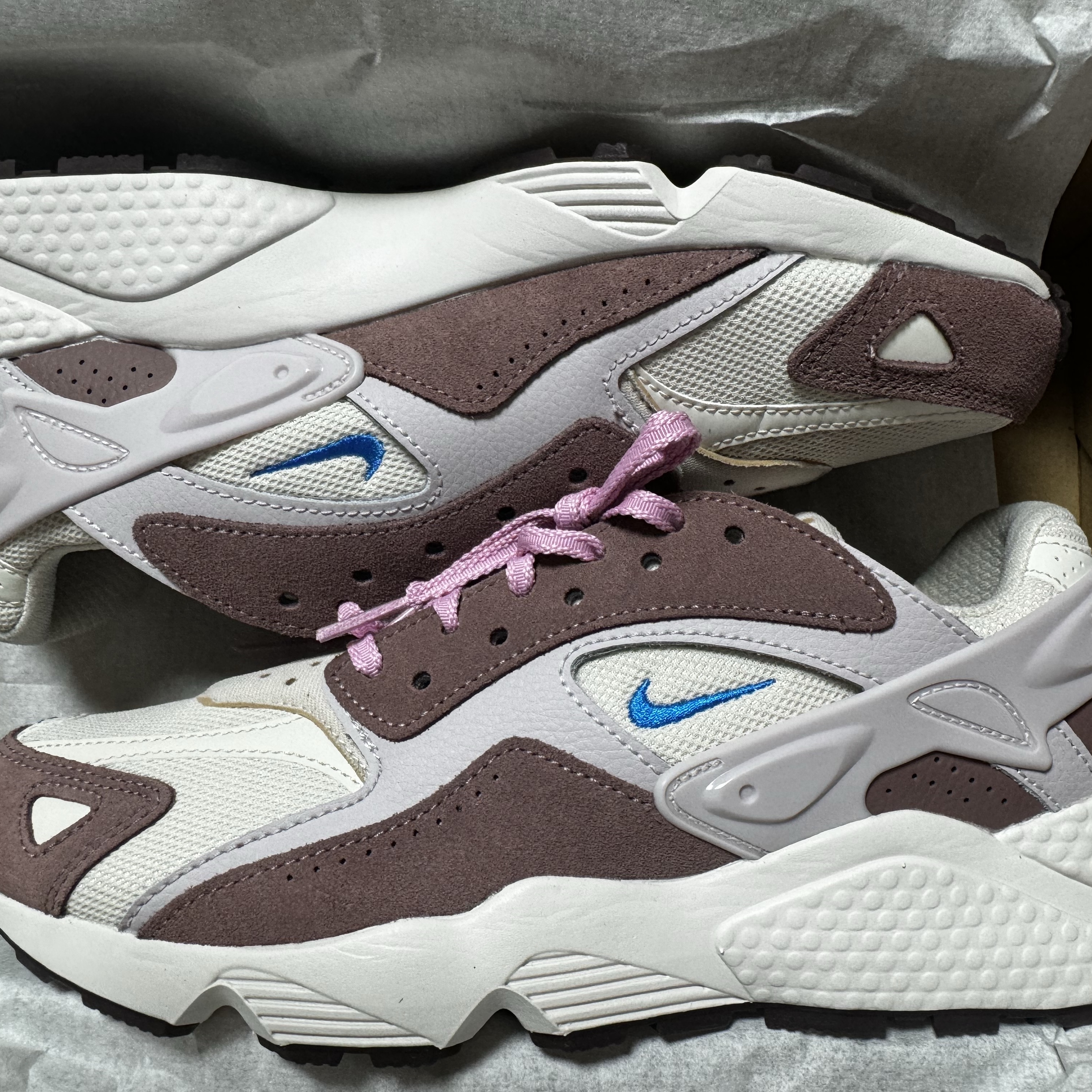 Nike Air Huarache Runner Light Orewood Earth 착용 스타일 - 2