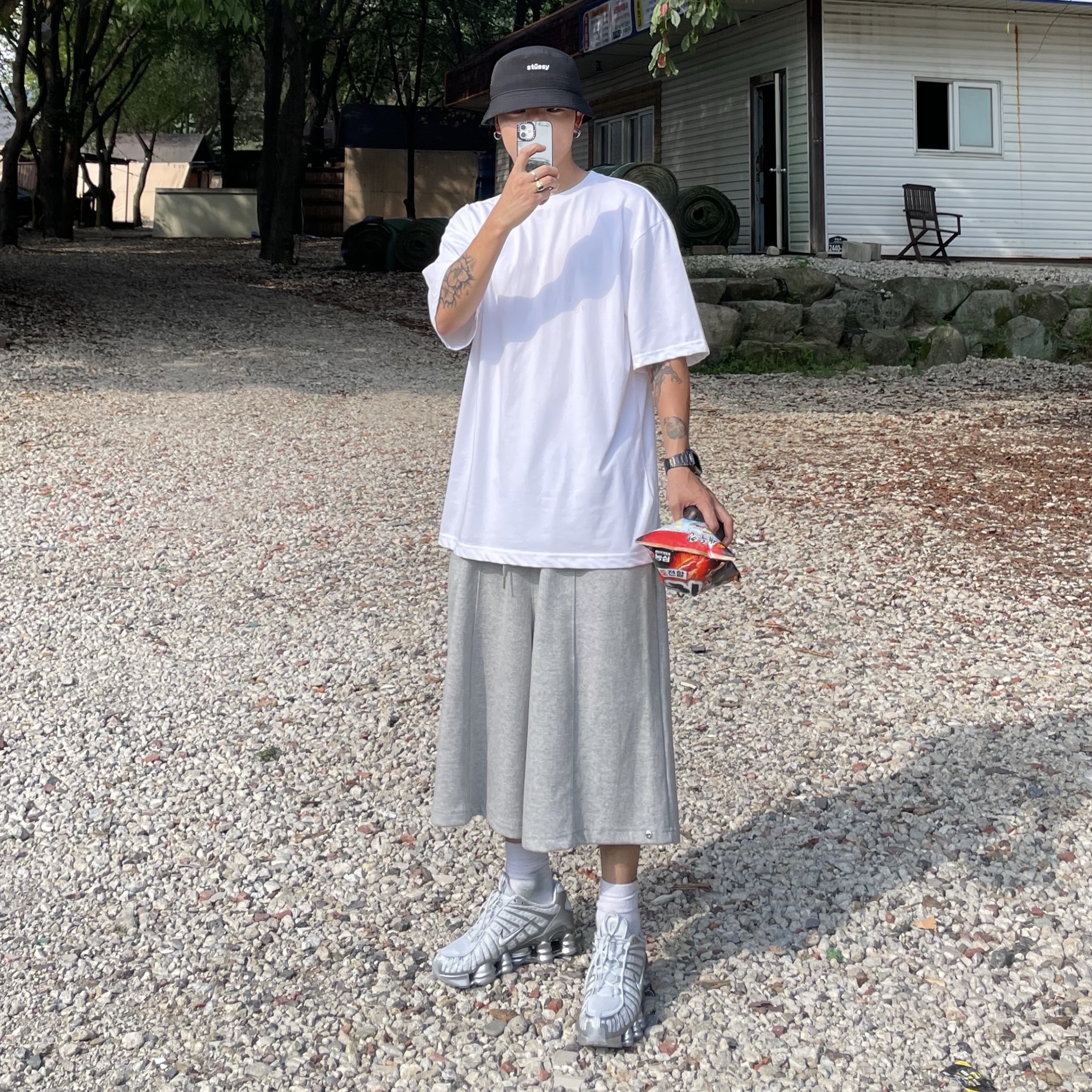 (W) Nike Shox TL Pure Platinum and Metallic Silver 착용 스타일 - 1