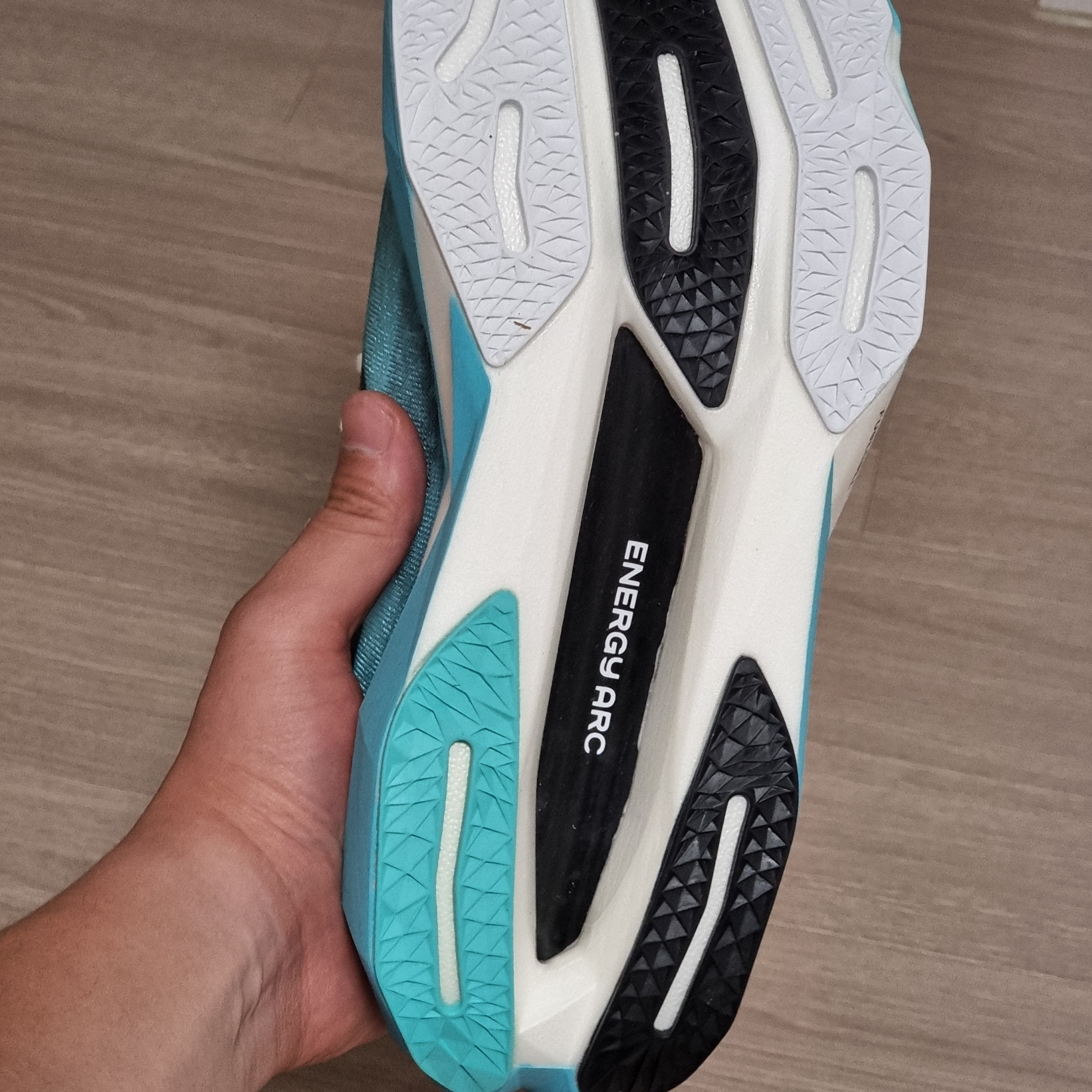 New Balance Fuelcell Supercomp Elite v4 Cyber Jade White - 2E Wide 착용 스타일 - 3