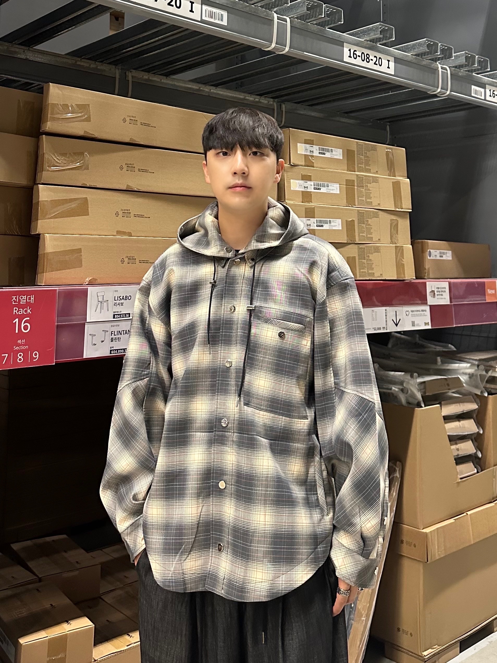 Balenciaga Cargo Sneakers White Grey 착용 스타일 - 2