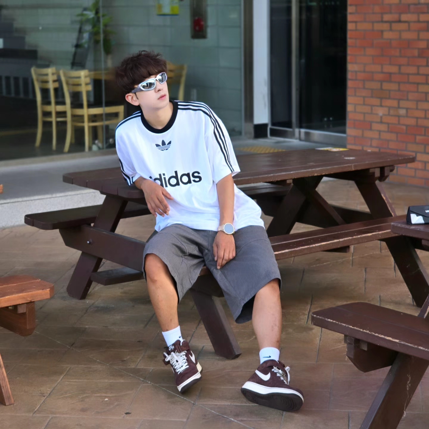 Adidas Adicolor T-Shirt White Black - KR Sizing, Adidas Adicolor T-Shirt White - US Sizing 착용 스타일 - 1