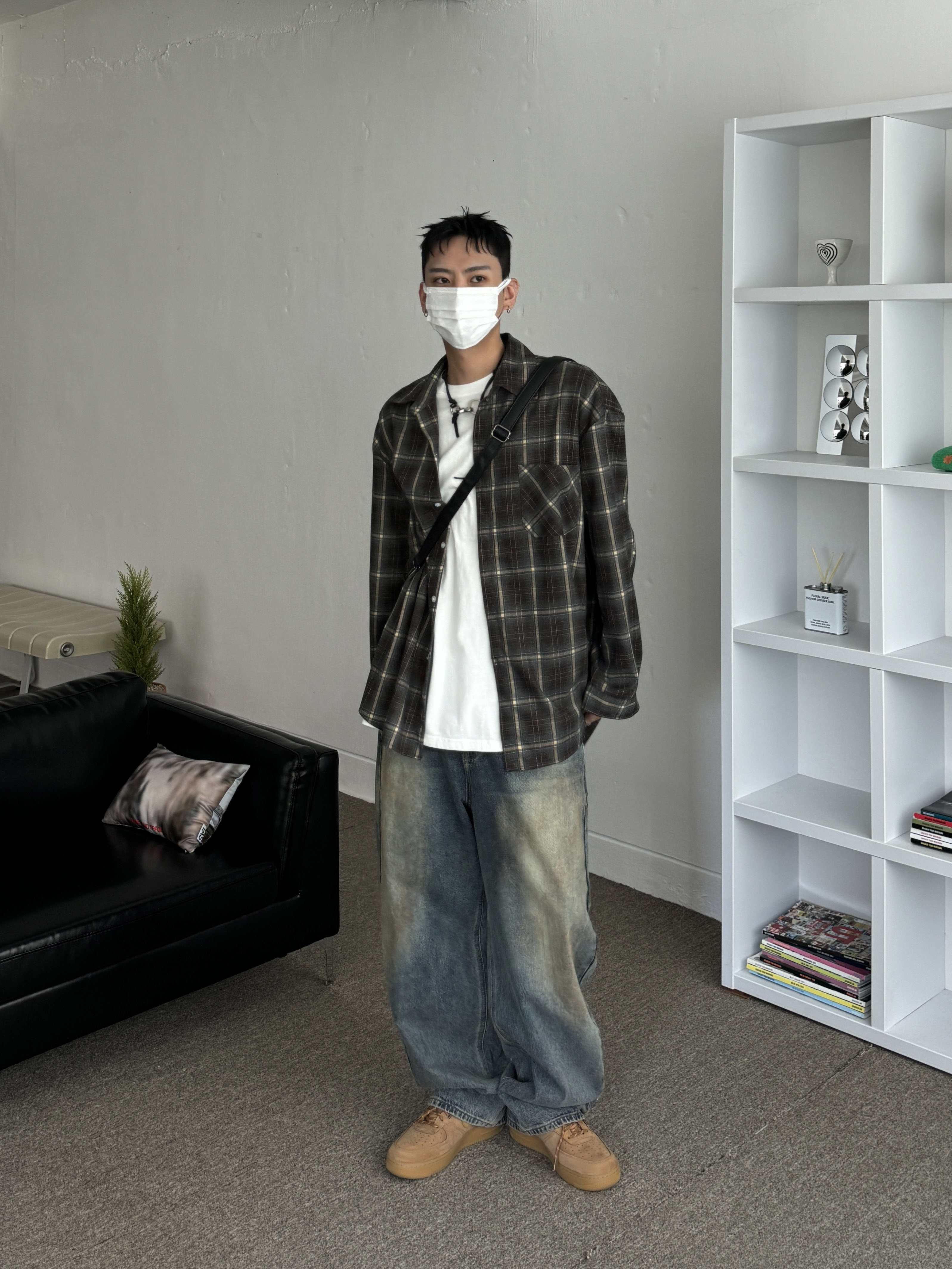 Nike Air Force 1 '07 WB Flax, Our Legacy Ladon Leather Keychain Black 착용 스타일 - 1