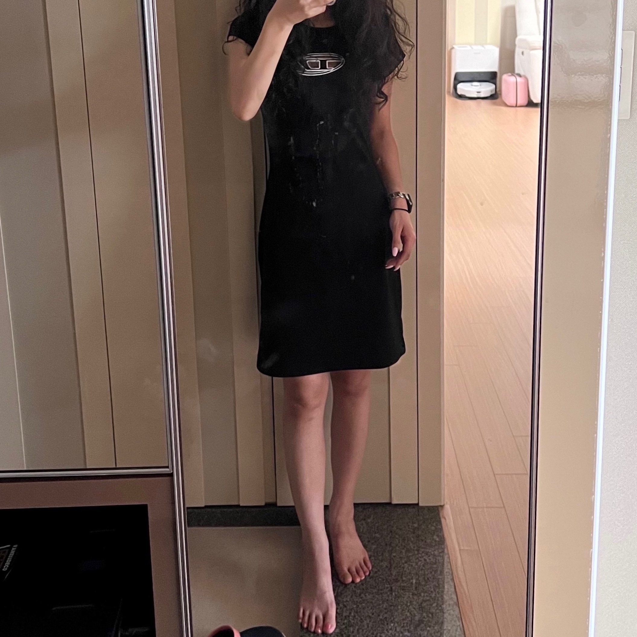 (W) Diesel D-Angiel Short Dress Black White, Dr. Martens Kimber Logo Webbing Strap Sandals Black 착용 스타일 - 4