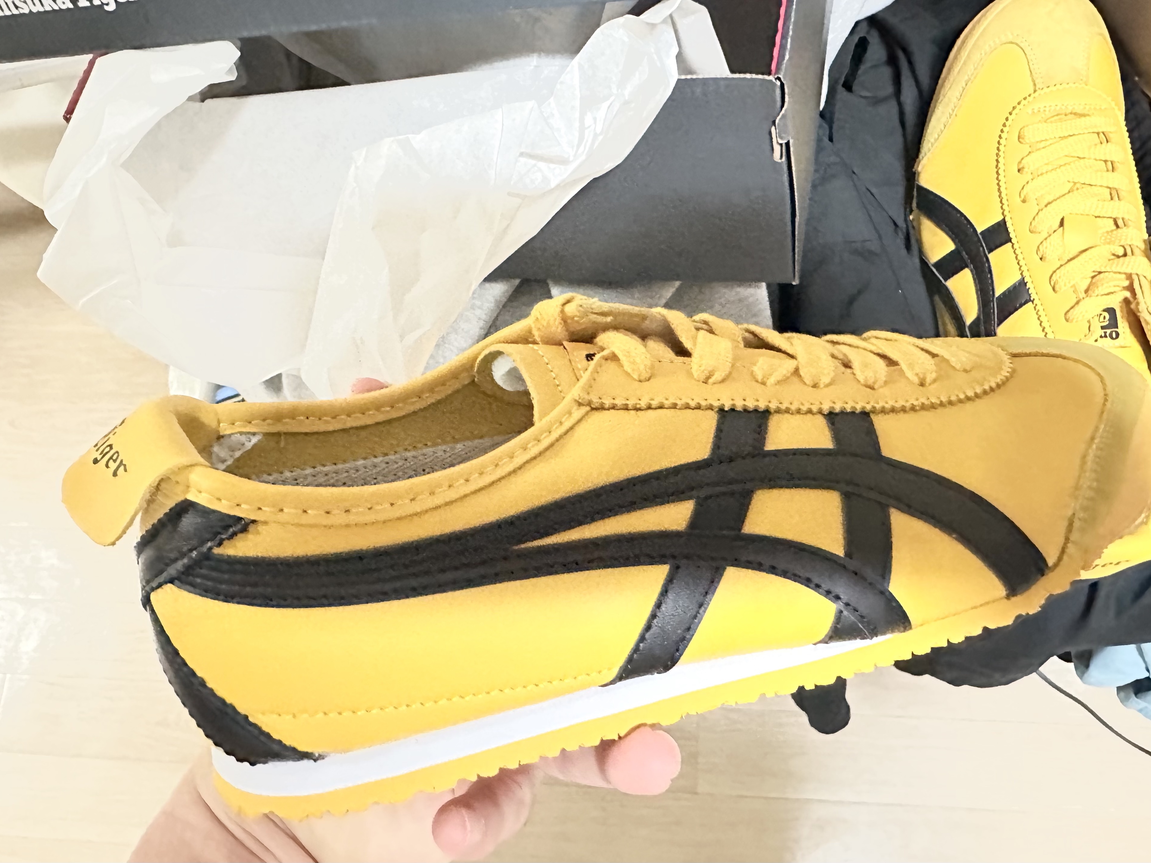 Onitsuka Tiger Mexico 66 Yellow Black 착용 스타일