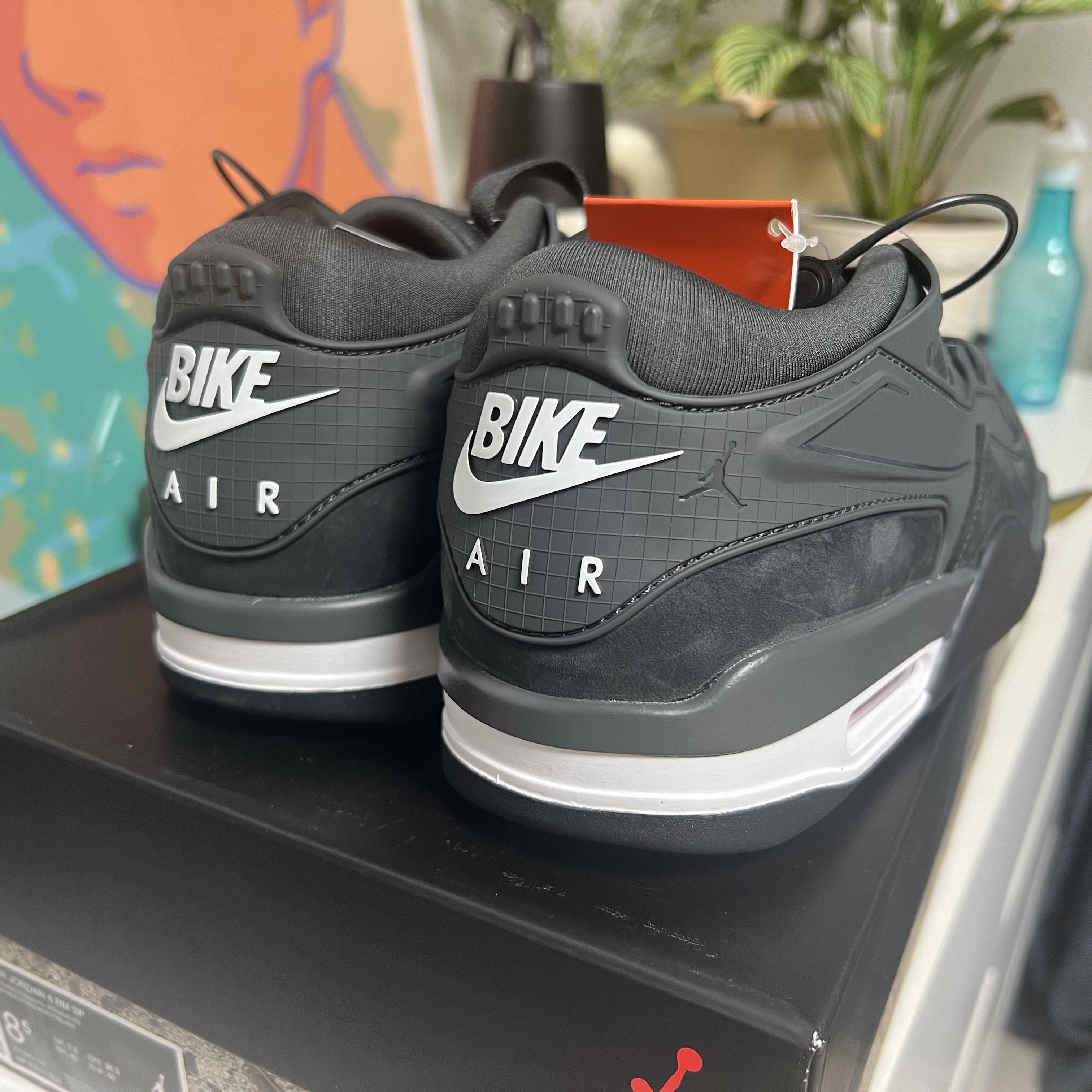 Jordan 4 x Nigel Sylvester RM SP Driveway Grey 착용 스타일 - 3