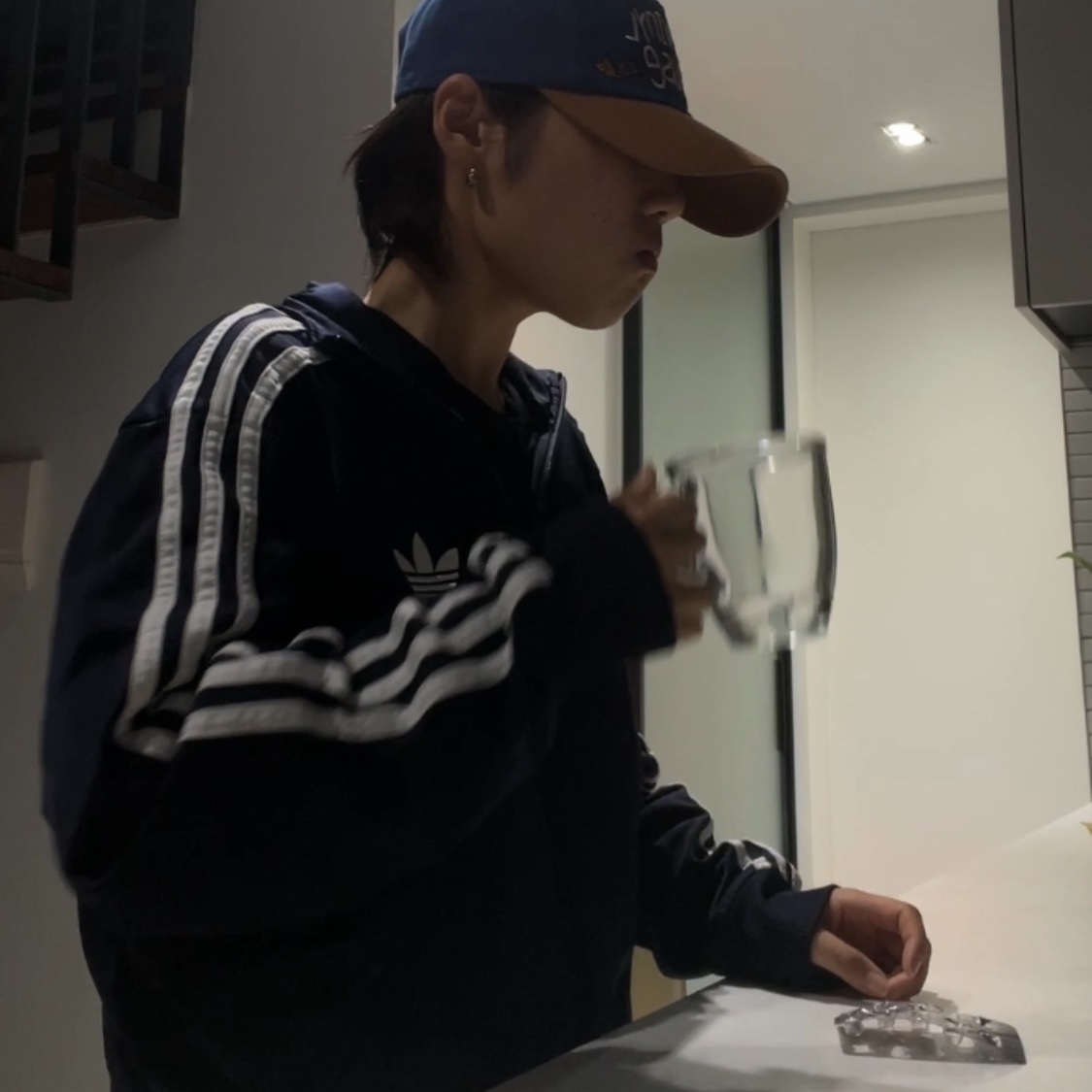 Thevinylhouse Twotone Ball Cap Blue 착용 스타일