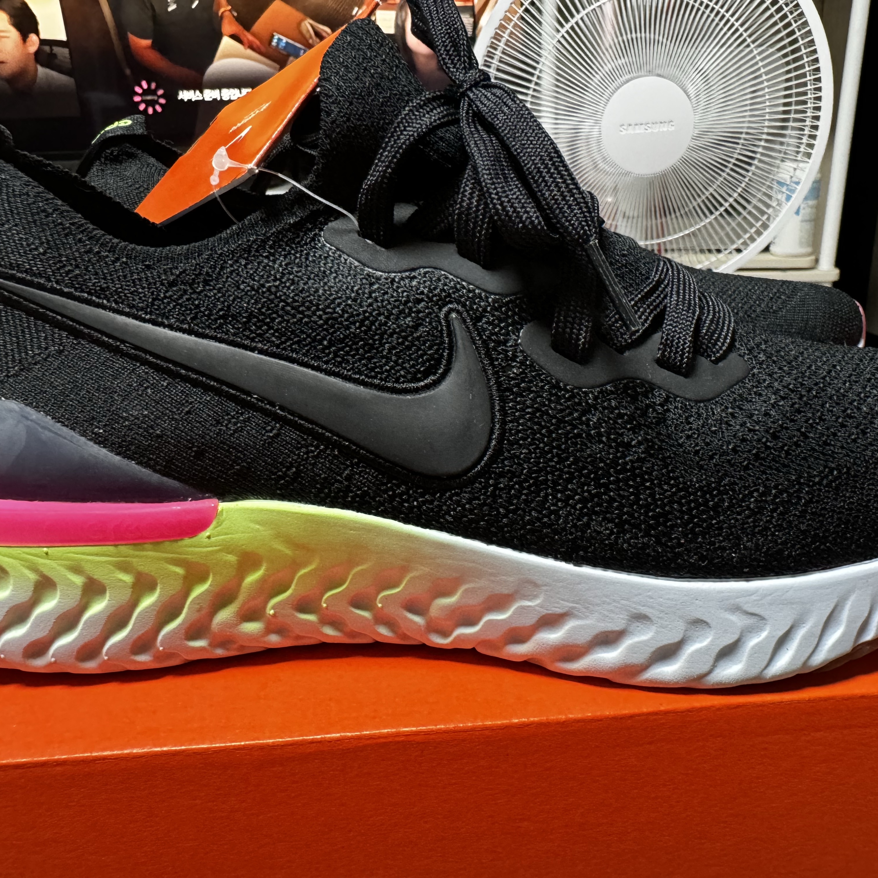 Nike Epic React Flyknit 2 Black Sapphire 착용 스타일 - 3
