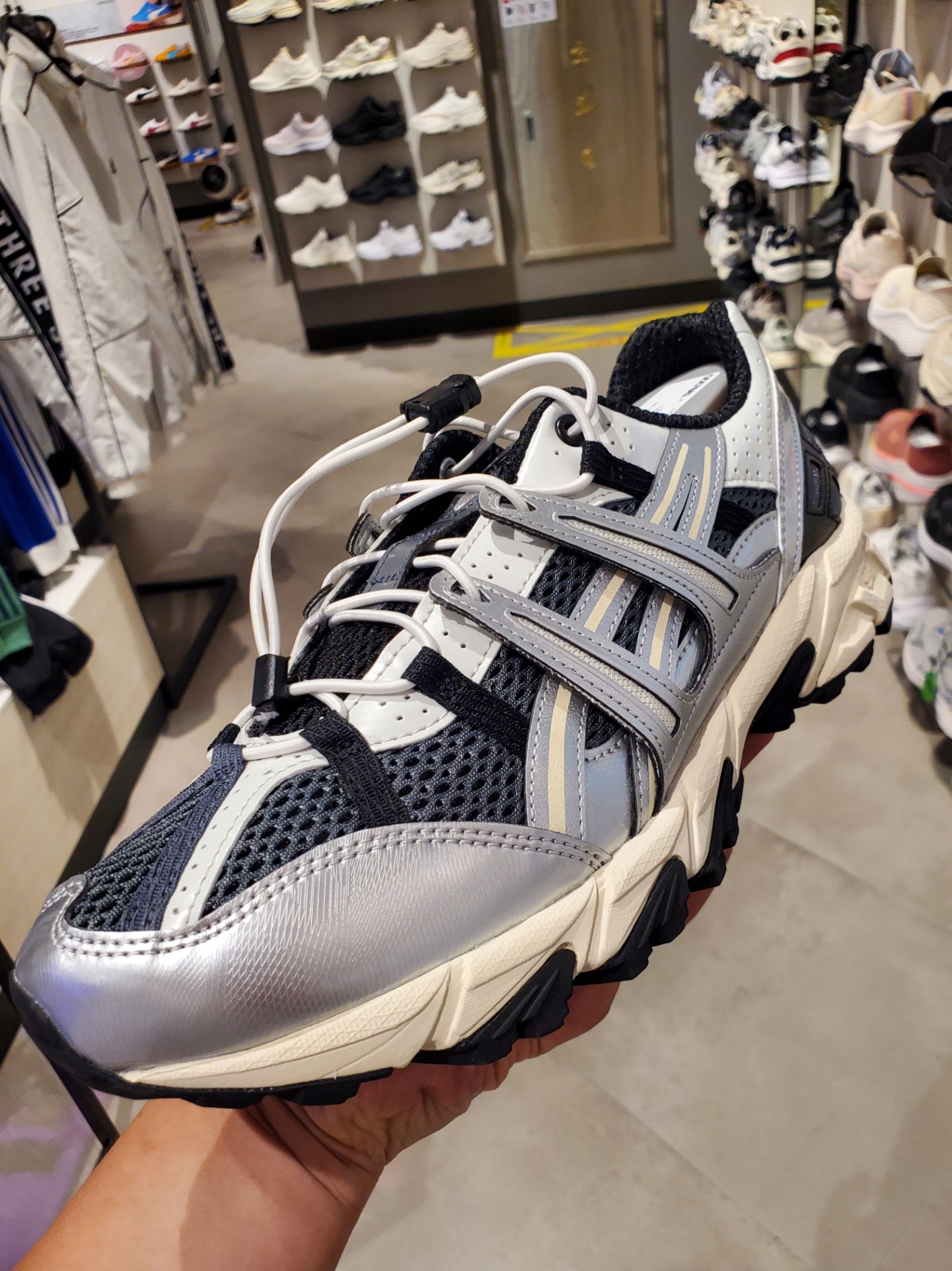 Asics Unlimited Gel-Sonoma 15-50 Steel Grey Pure Silver 착용 스타일