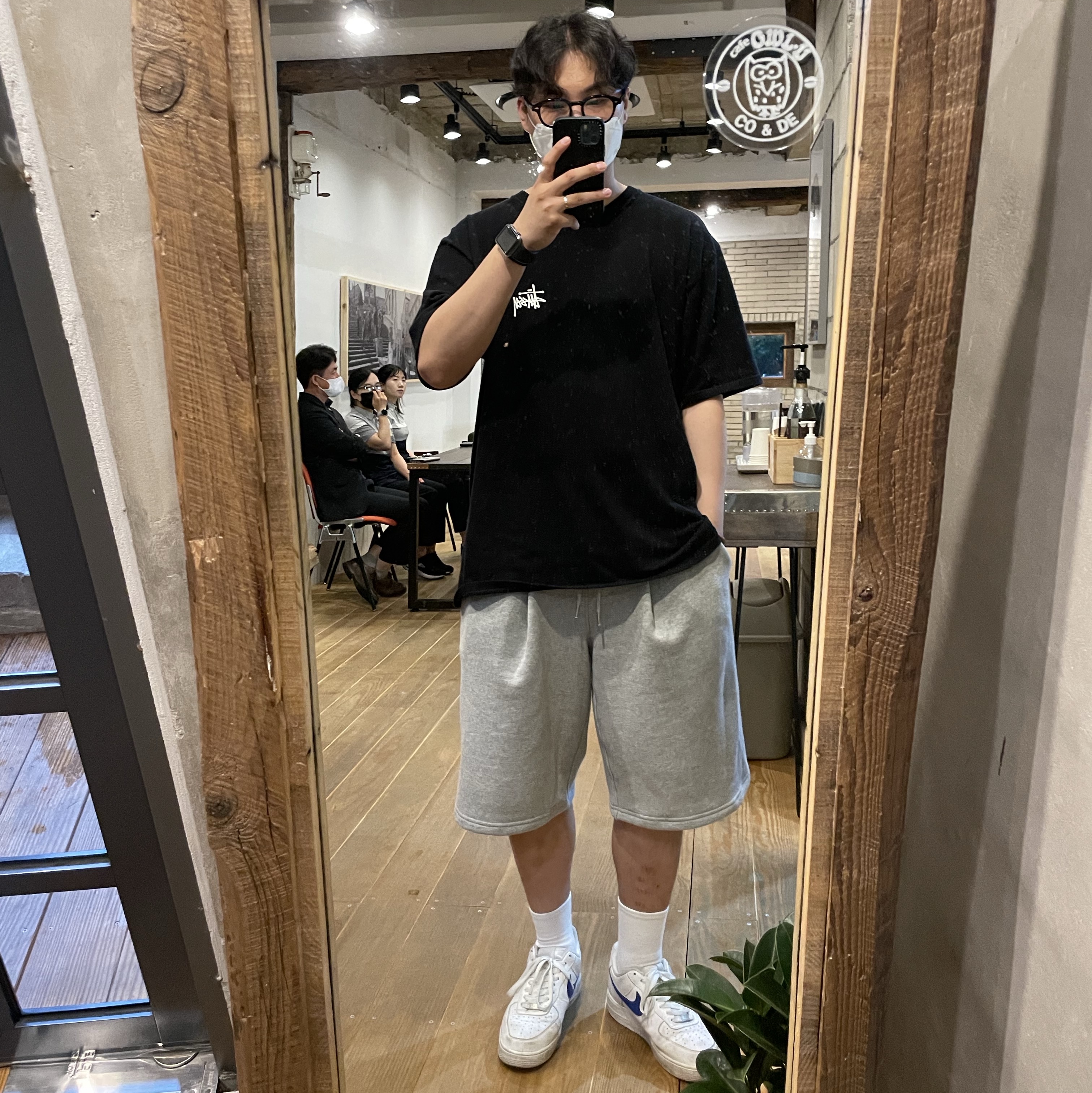 Nike Air Force 1 '07 Low White, Stussy Basic Stussy T-Shirt Black 2023 착용 스타일