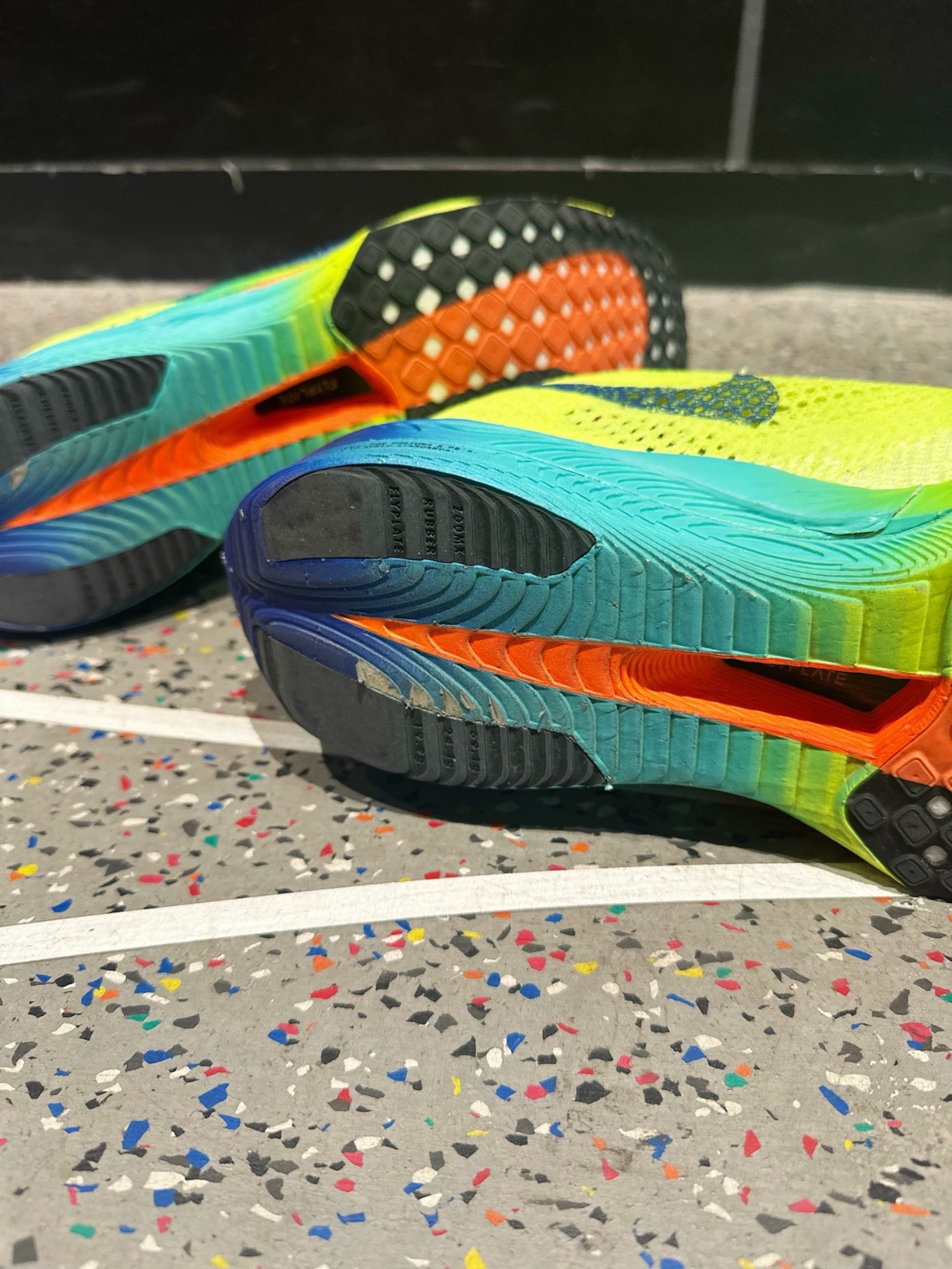 Nike ZoomX Vaporfly Next% 3 Volt Scream Green 착용 스타일 - 1