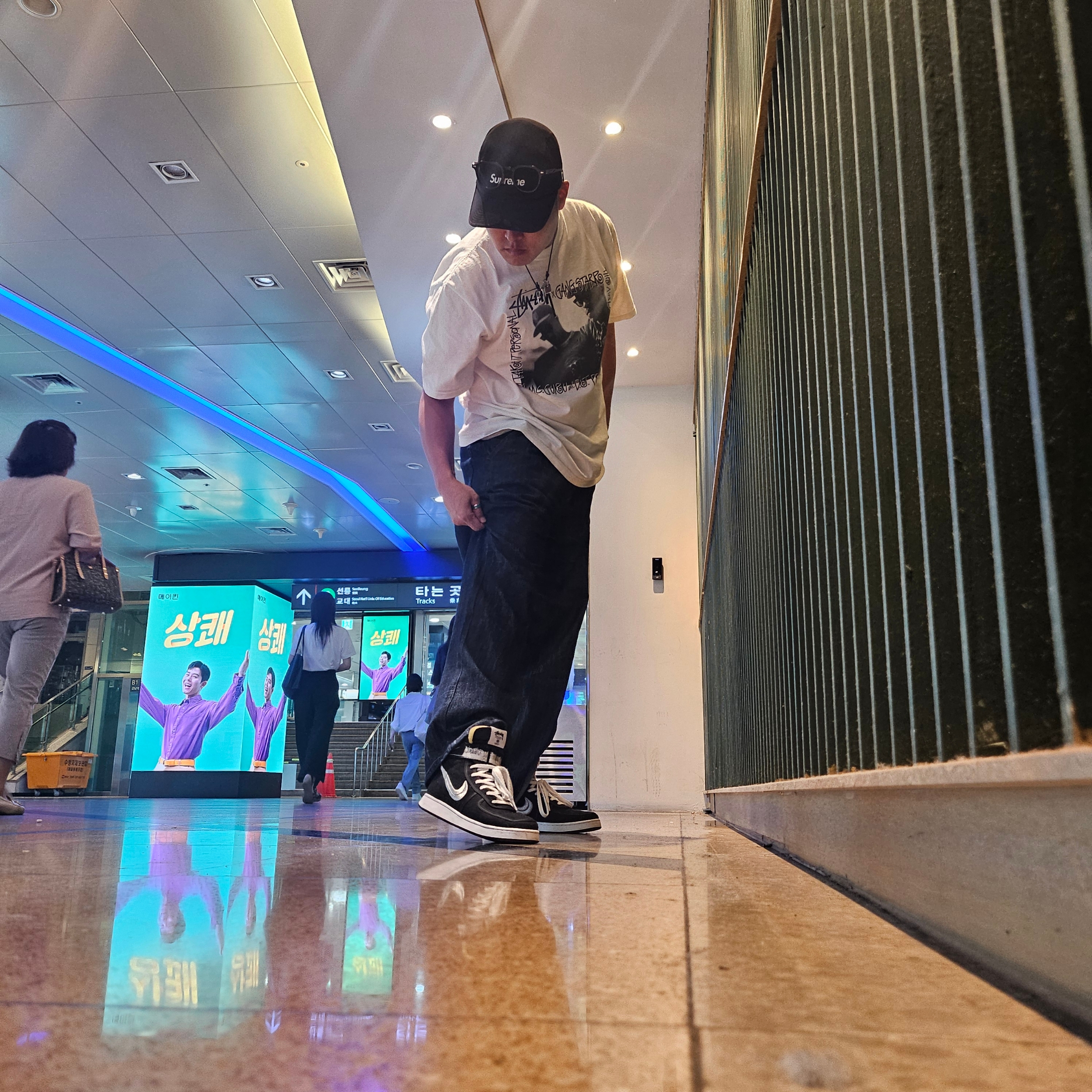 Nike x Stussy Vandal High Black, Stussy x Gang Starr Take It Personal T-Shirt White 착용 스타일 - 3