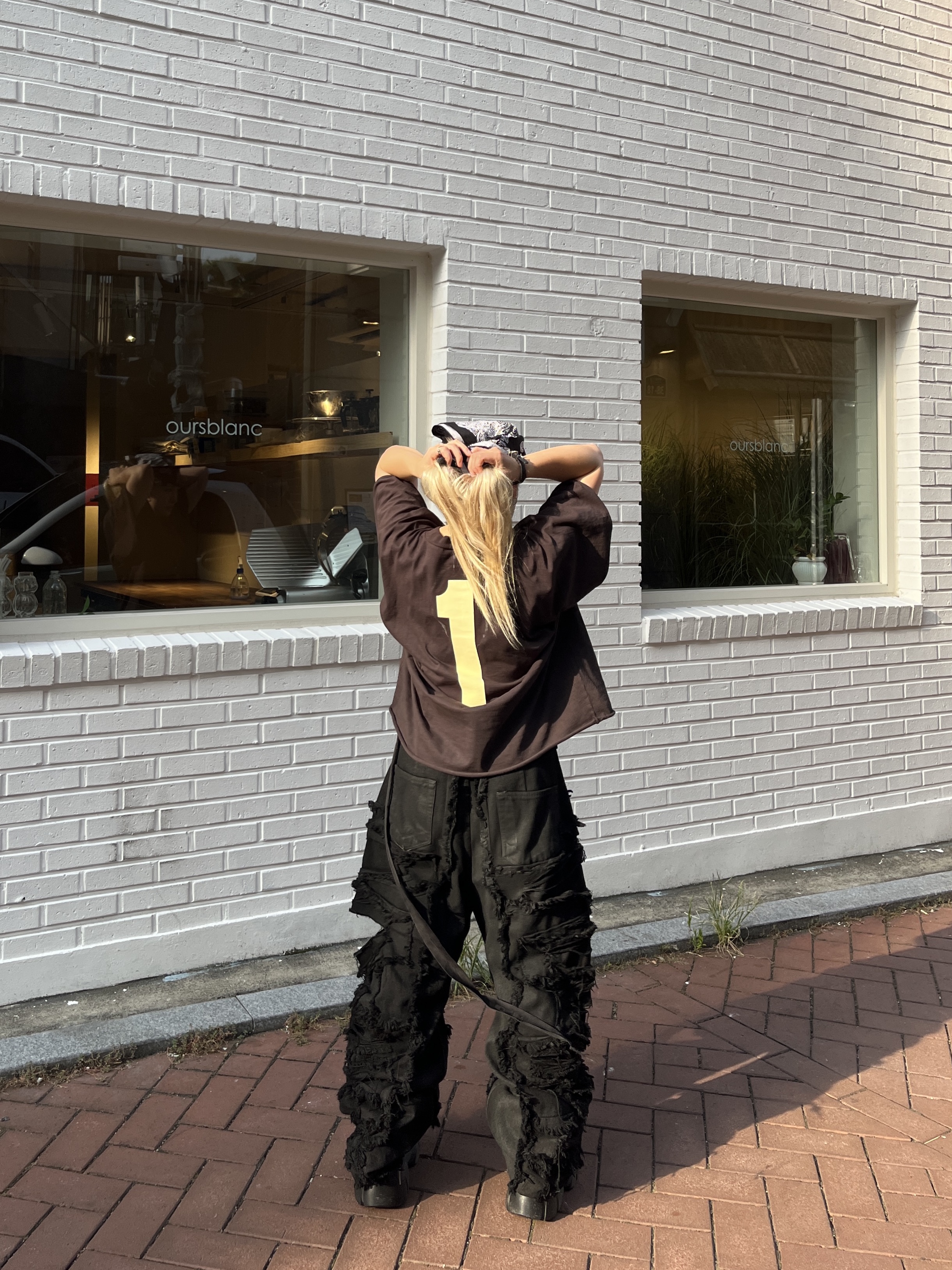 Yeezy One Box T-Shirt Black, Dr. Martens x Rick Owens 1460 DMXL Megalace Black 착용 스타일 - 2