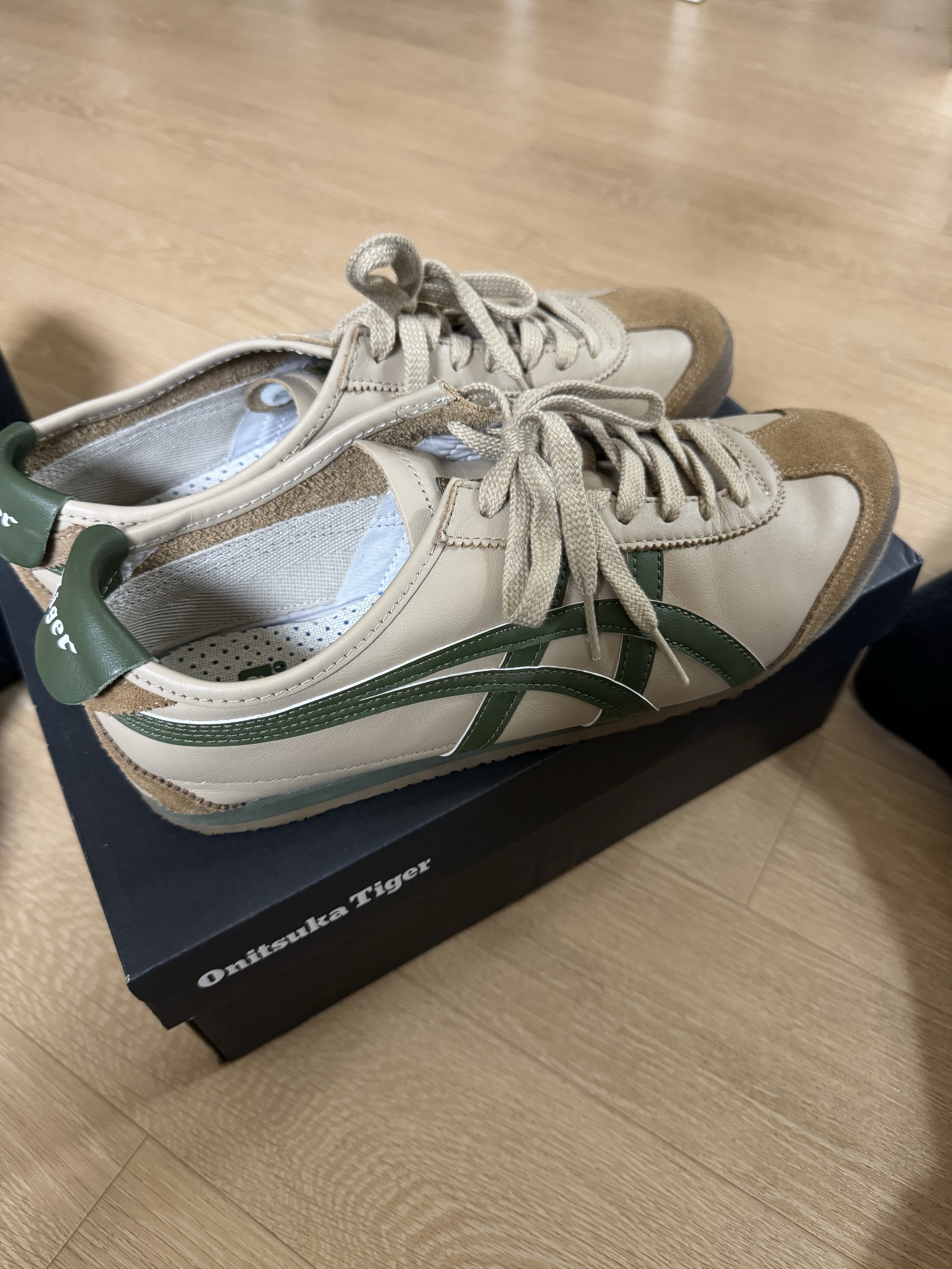 Onitsuka Tiger Mexico 66 Beige Grass Green 착용 스타일 - 3