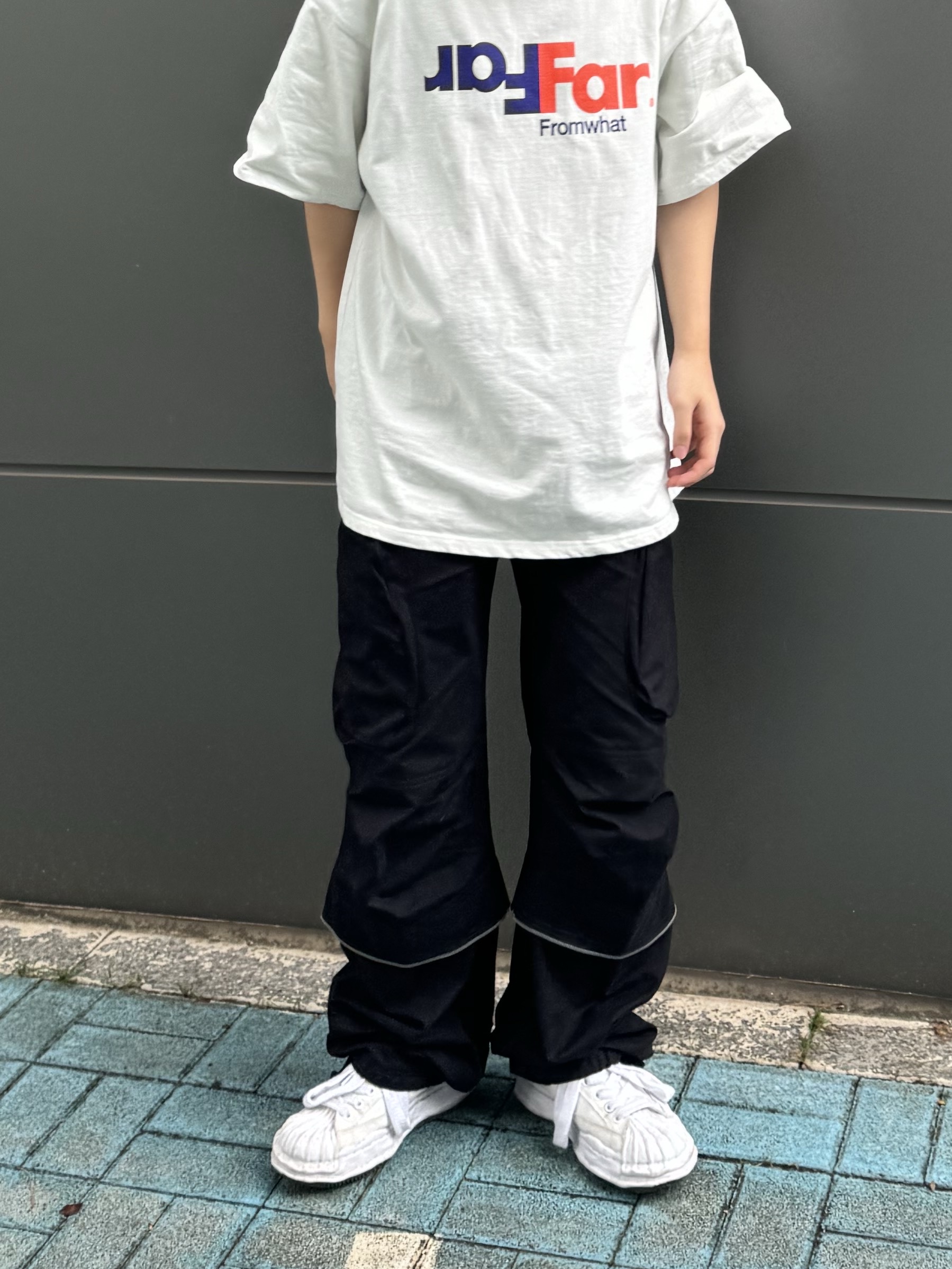 Farfromwhat Far Round Cargo Pants Black, Maison Mihara Yasuhiro Blakey OG Sole Canvas Low-top Sneakers White 착용 스타일