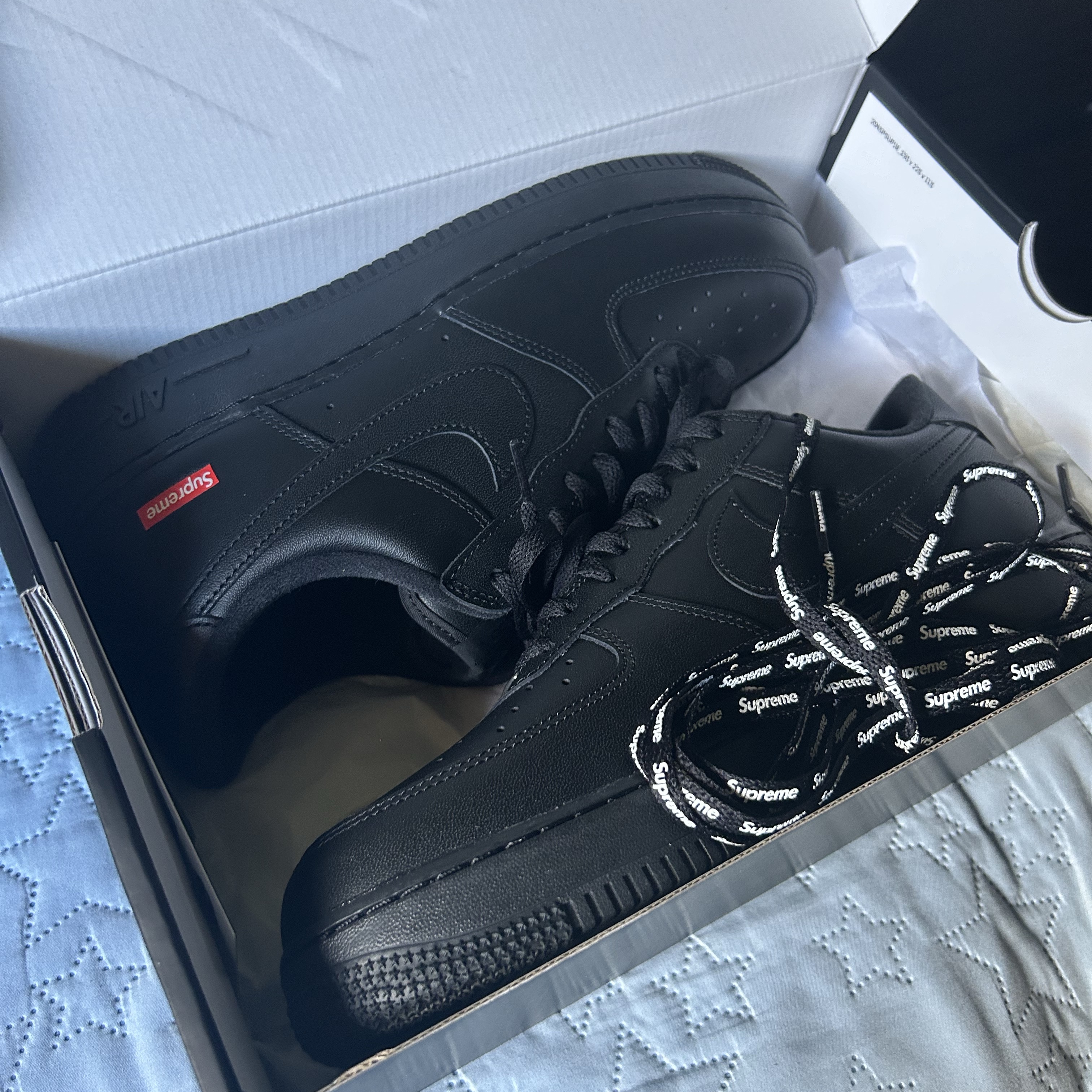 Nike x Supreme Air Force 1 Low Black 착용 스타일