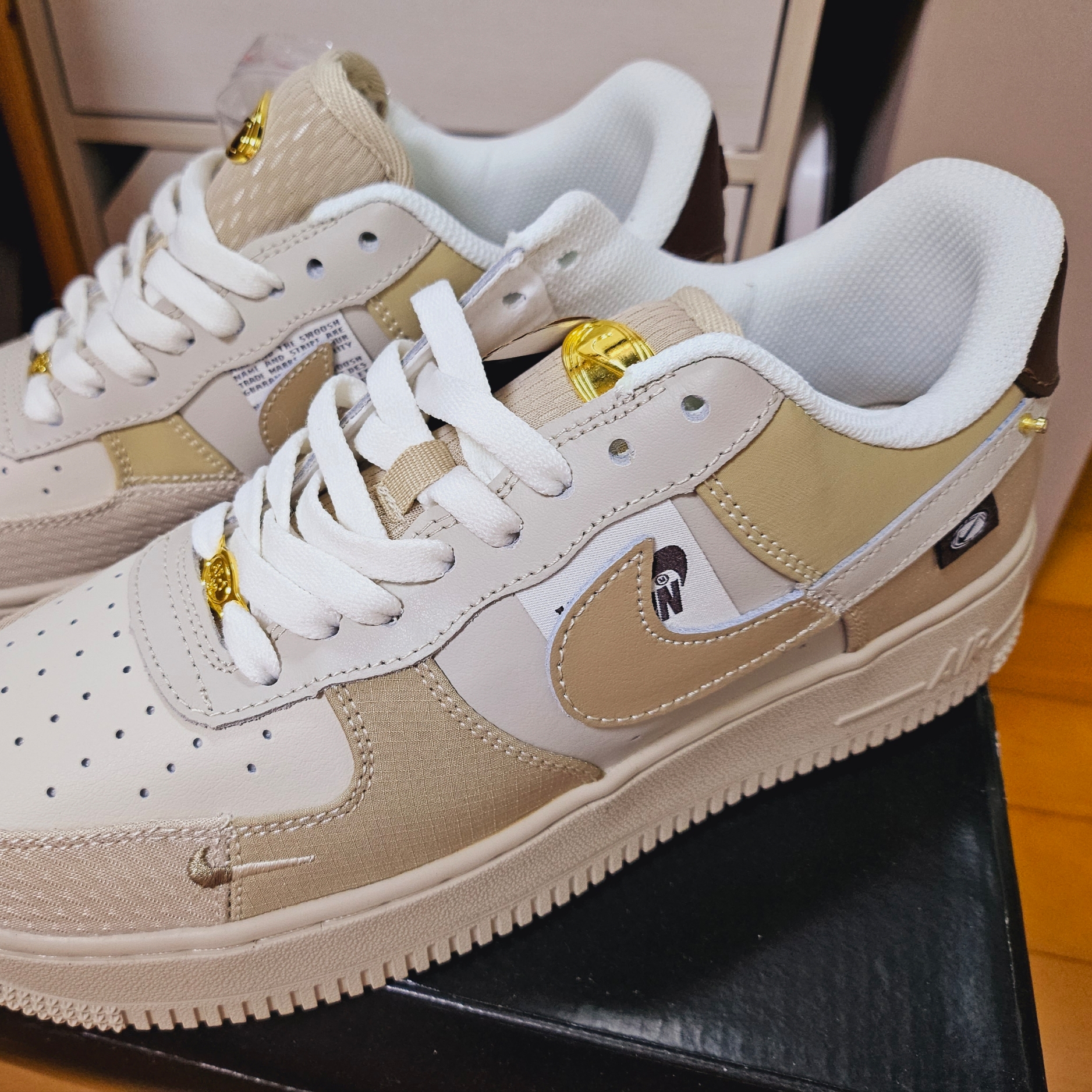 (W) Nike Air Force 1 Low Tan Cream 착용 스타일 - 2