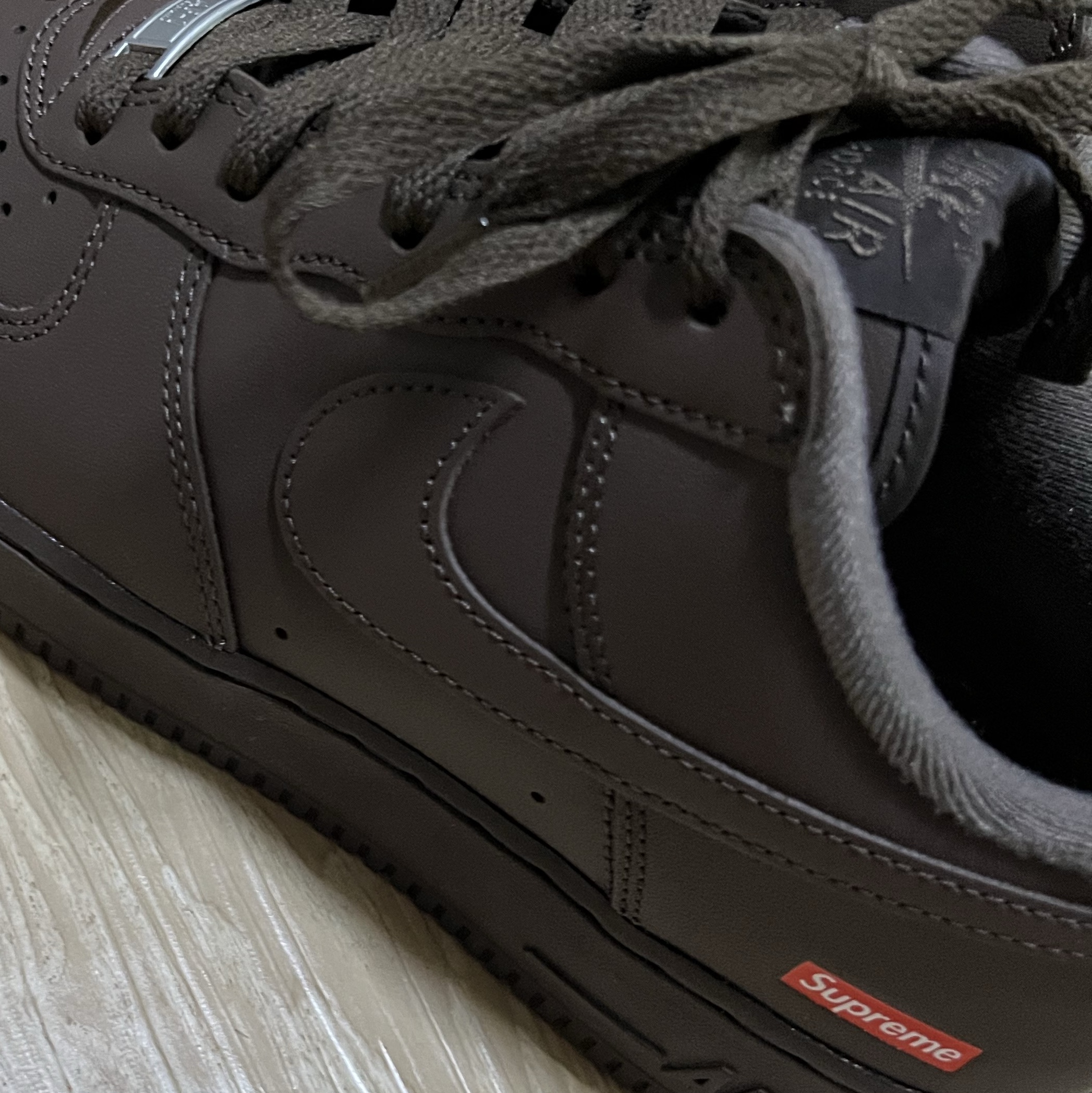 Nike x Supreme Air Force 1 Low Baroque Brown 착용 스타일