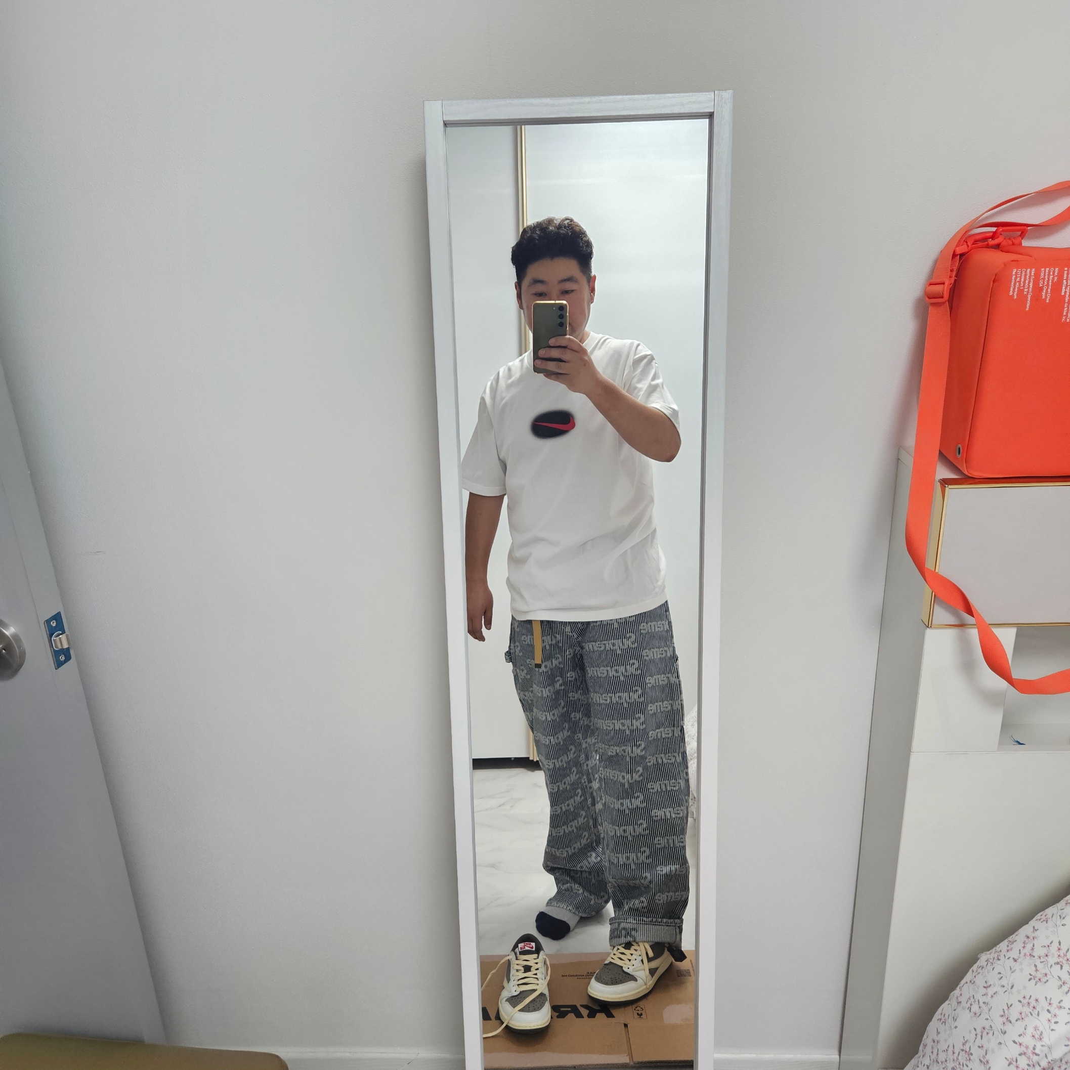 Supreme Denim Painter Pants Stripe - 24SS, Jordan 1 x Travis Scott Retro Low OG SP Sail and Ridgerock 착용 스타일 - 2