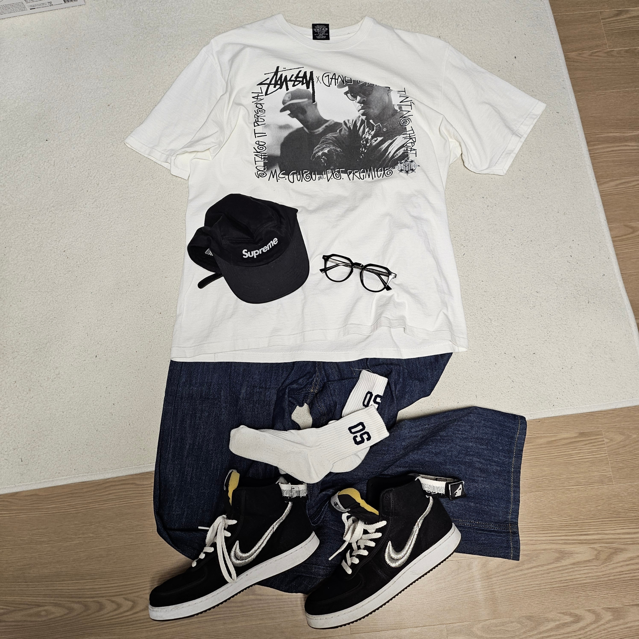 Stussy x Gang Starr Take It Personal T-Shirt White, Supreme Washed Chino Twill Camp Cap Black 착용 스타일 - 2