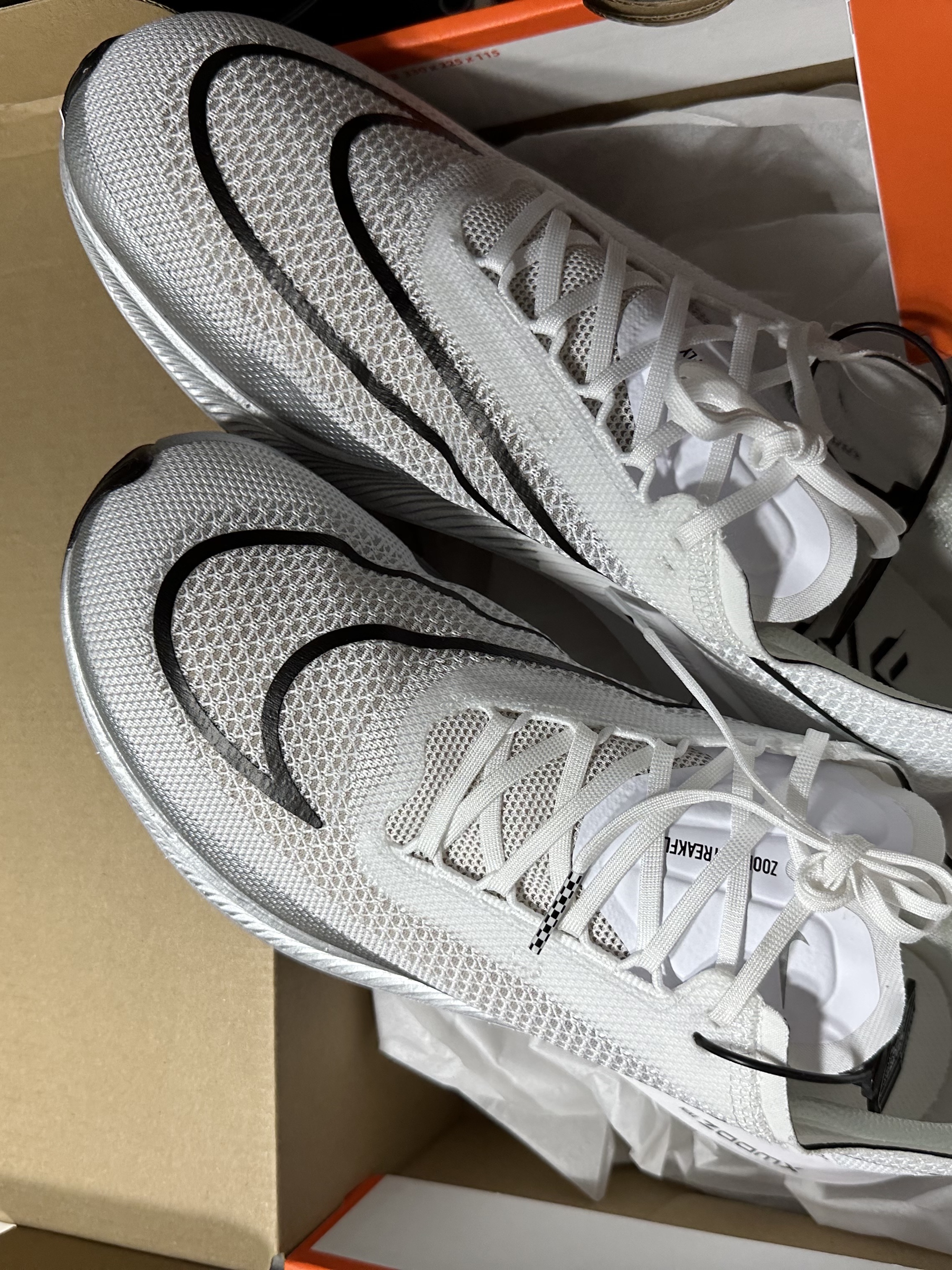 Nike ZoomX Streakfly White Metallic Silver 착용 스타일 - 2