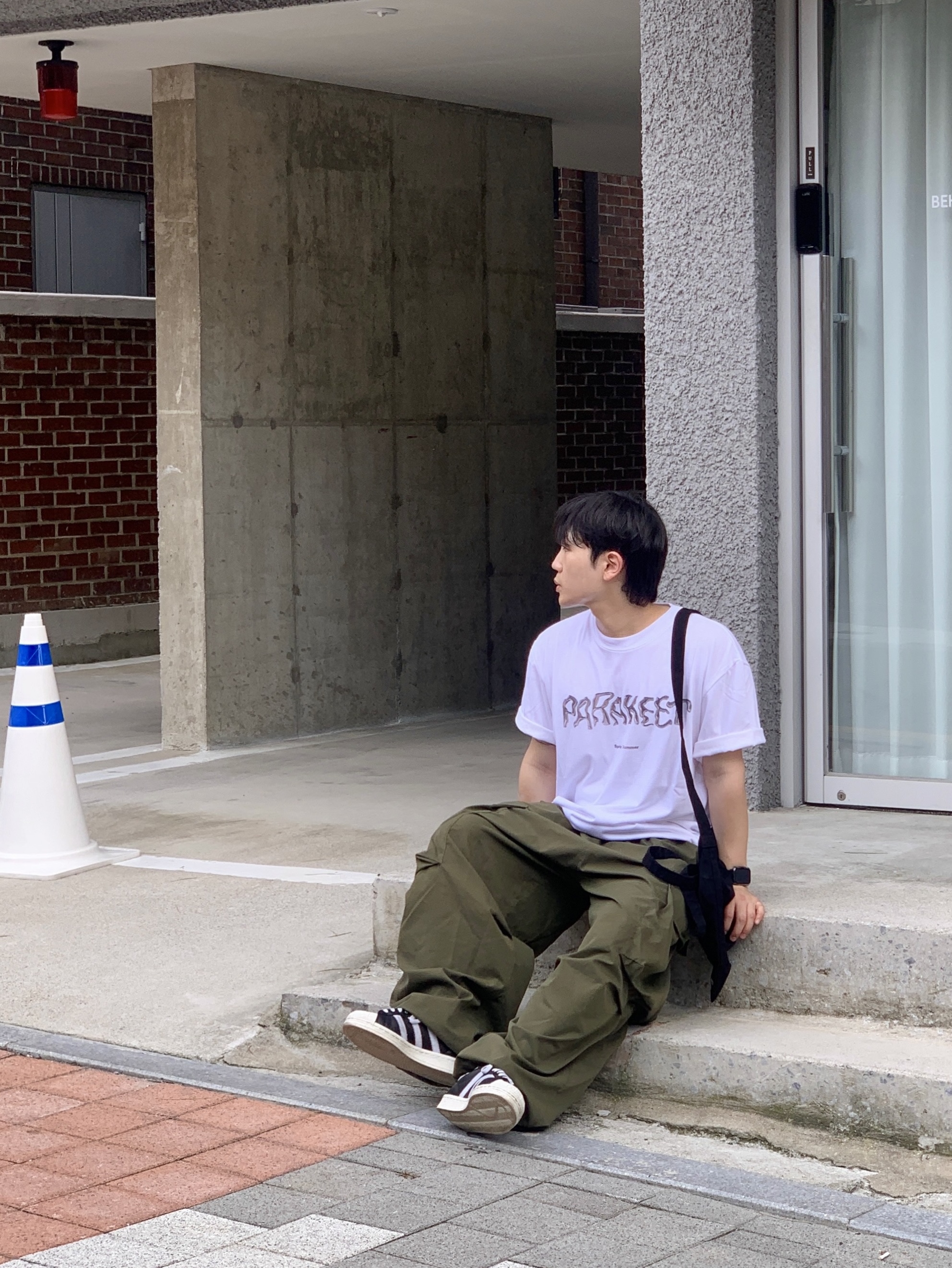 Adidas Superstar 82 Black White 착용 스타일 - 3